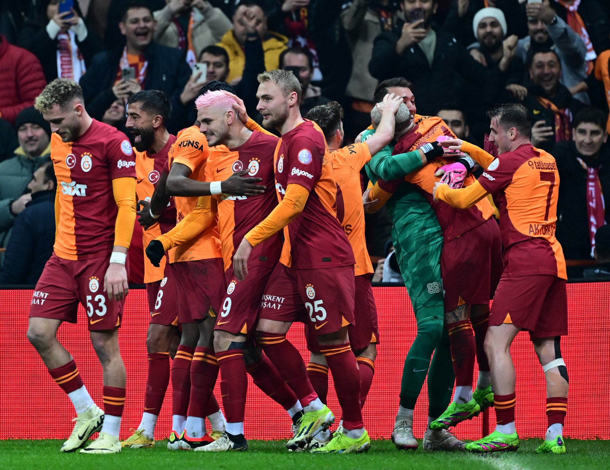 Galatasaray sezon sonunda bombaları patlatıyor! 3 transfer birden...