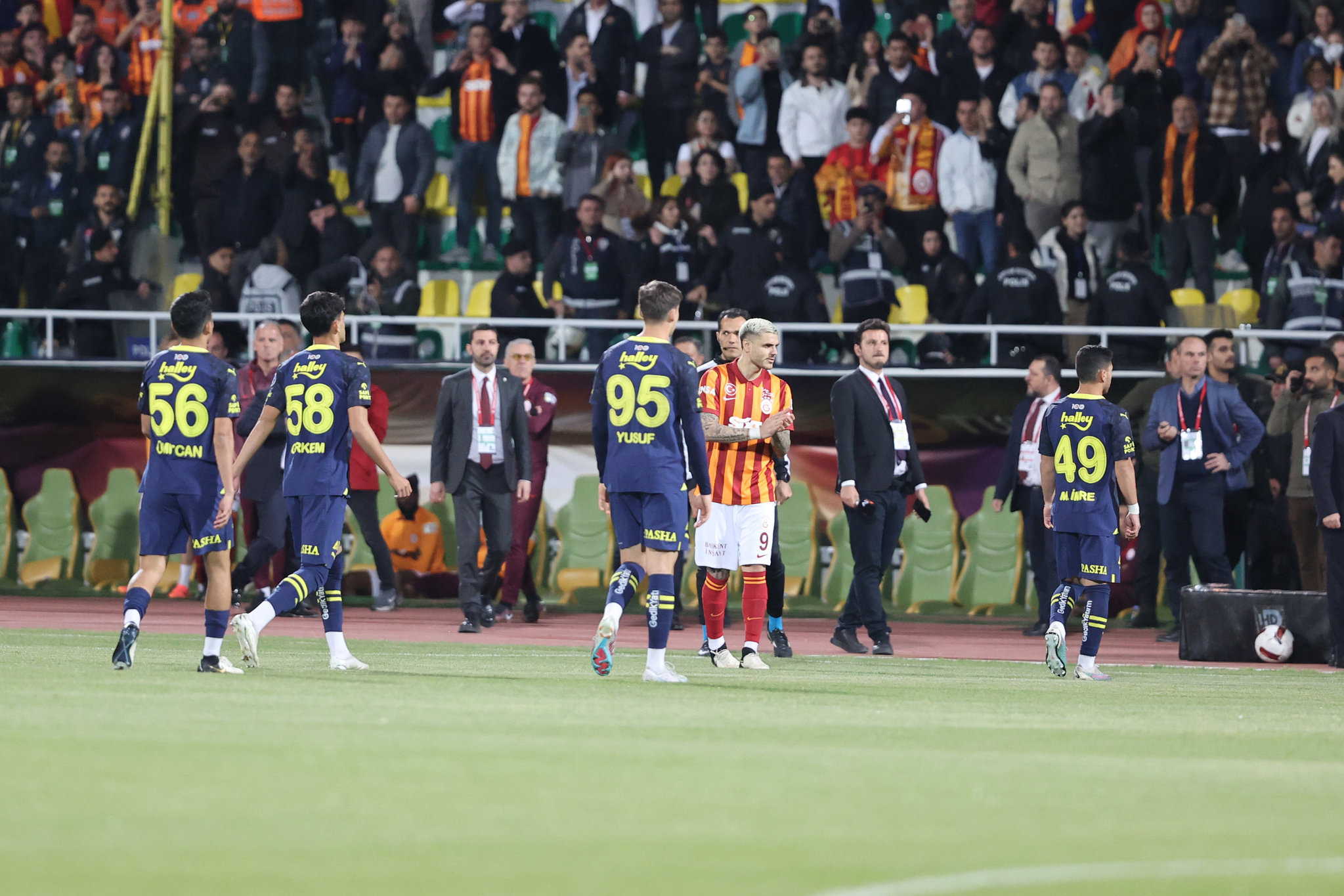 GALATASARAY HABERLERİ: Fenerbahçe’yi neden alkışladı? Mauro Icardi kendisi açıkladı
