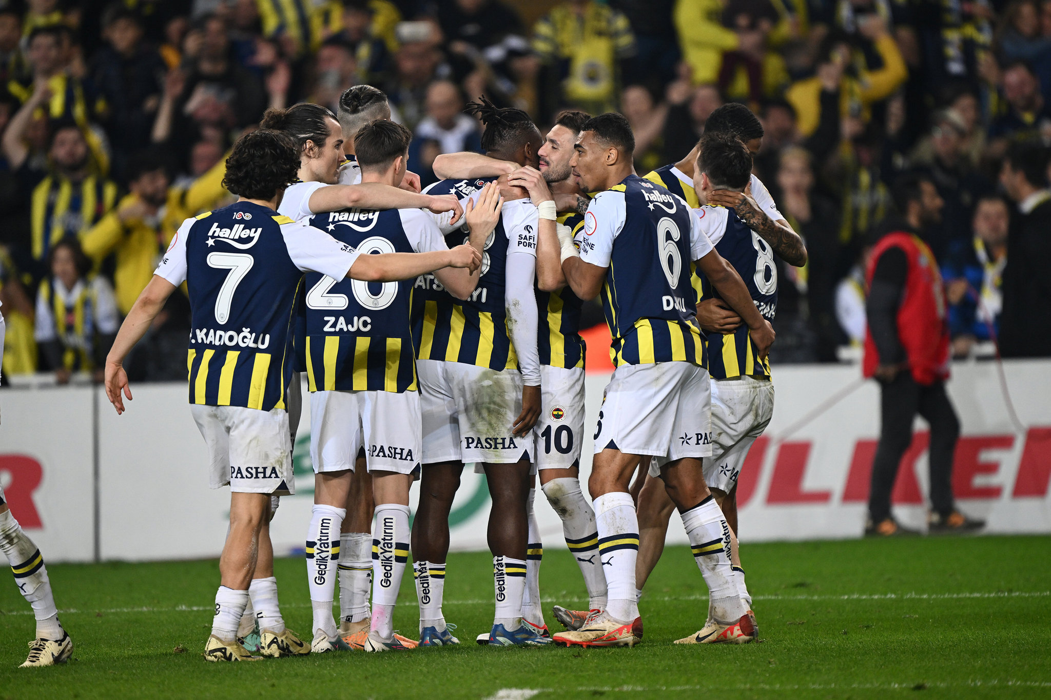 İsmail Kartal’dan radikal karar! İşte Fenerbahçe’nin Olympiakos maçı 11’i