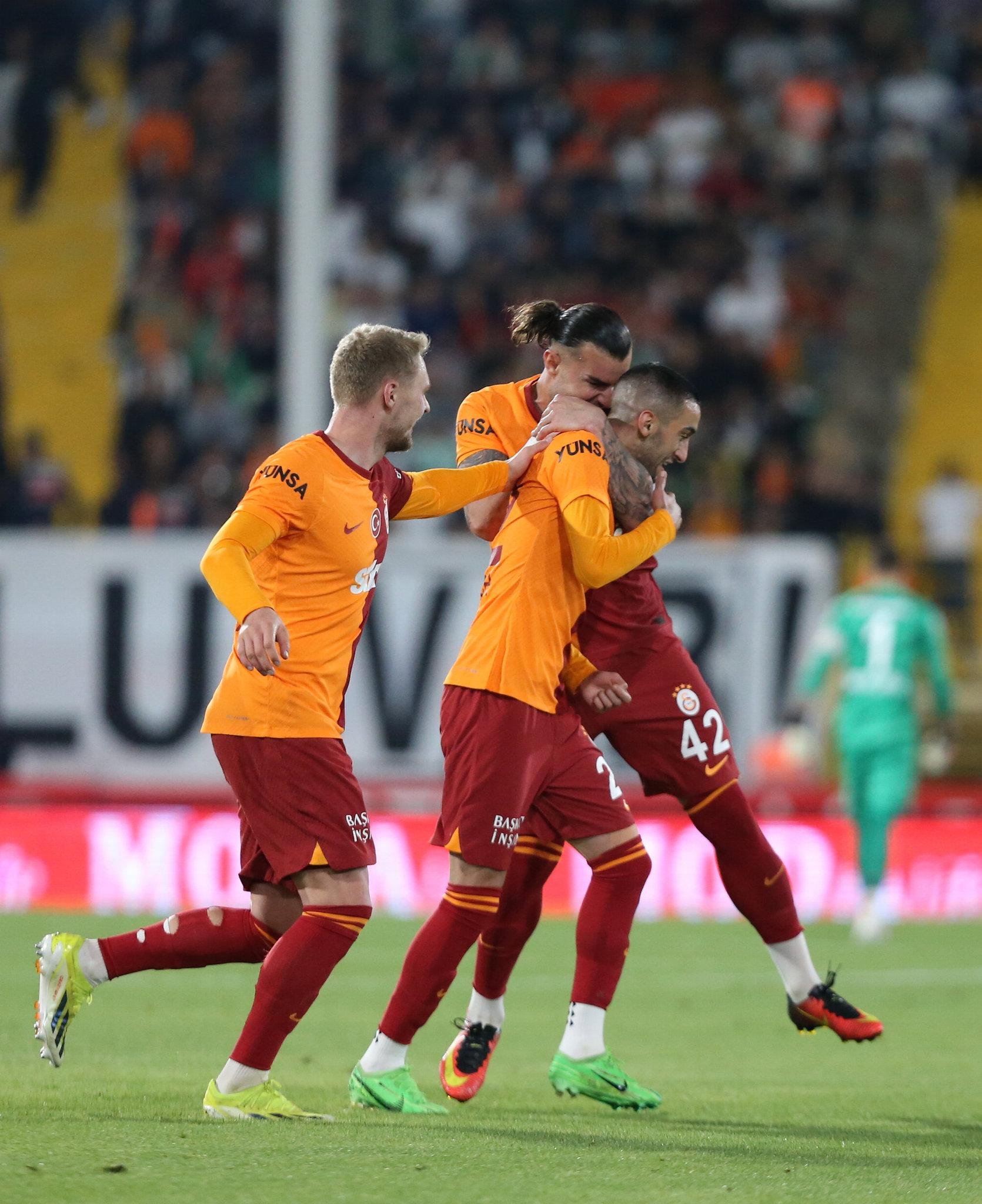 Galatasaray’a transferde kötü haber! Devler devreye girdi