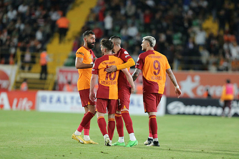 TRANSFER HABERİ: Carlos Vinicius Galatasaray’da kalacak mı? İngiltere’den flaş iddia