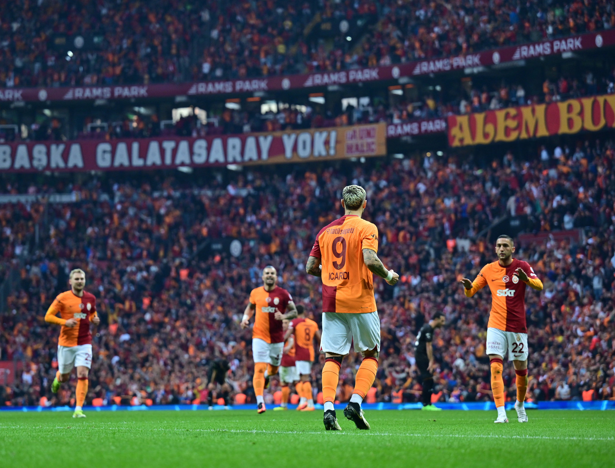 Transferde mutlu son! O yıldız Galatasaray’a evet dedi
