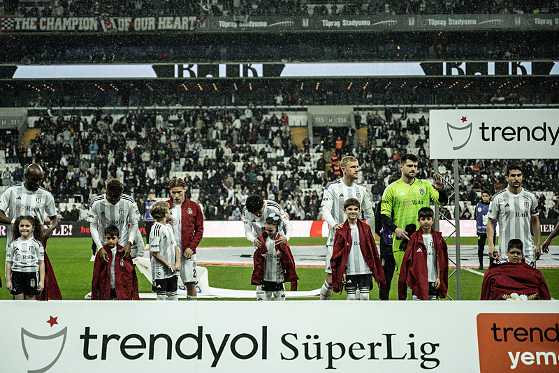 TRANSFER HABERİ | Sezonun faturası onlara kesildi! Beşiktaş’ta 6 ayrılık birden