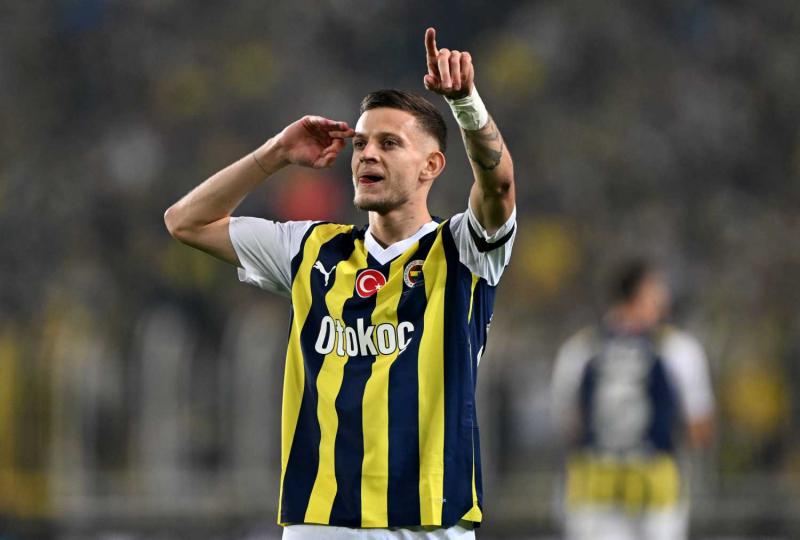 İngilizler Sebastian Szymanski’yi istiyor! Fenerbahçe’ye yapılacak transfer teklifi dudak uçuklattı