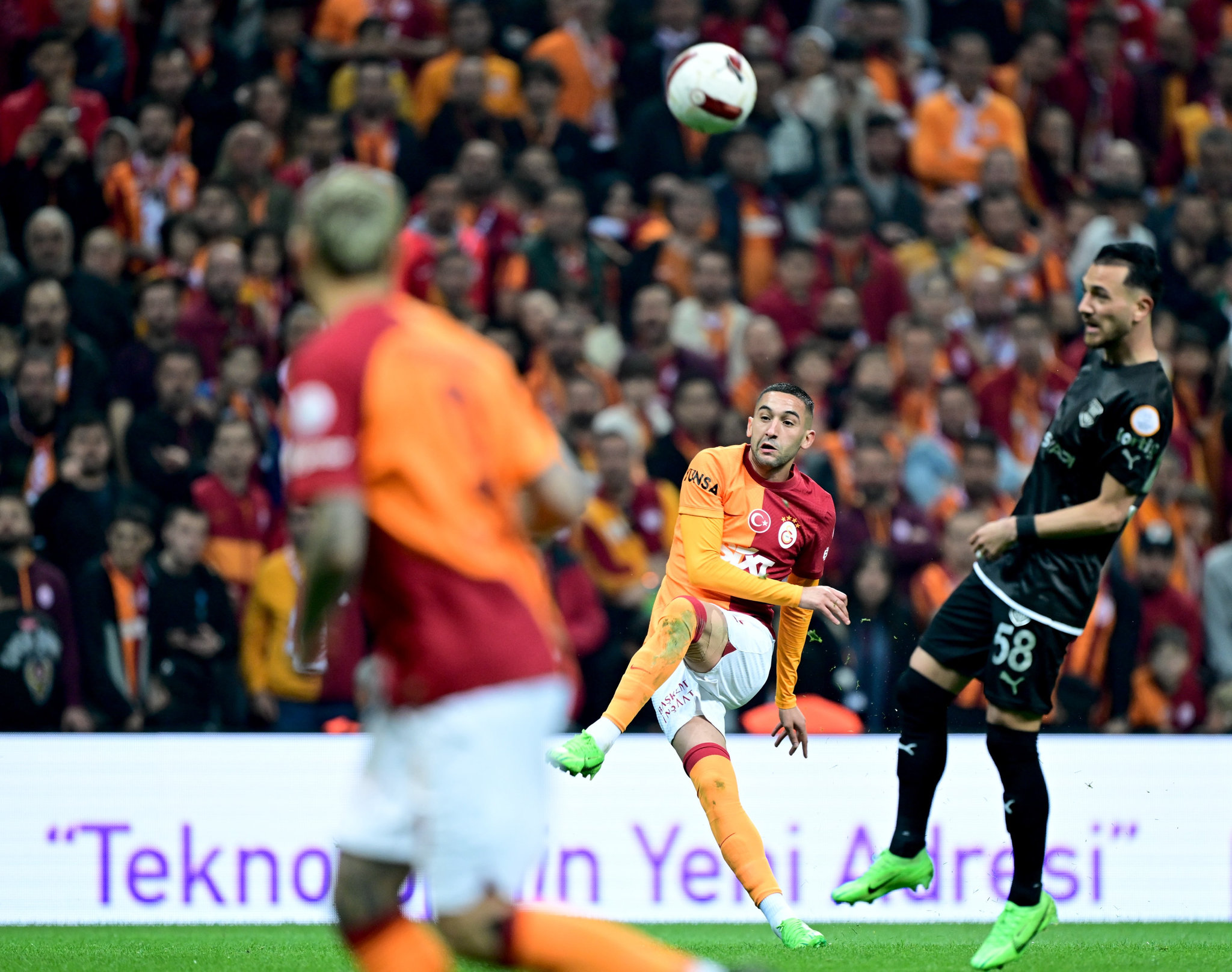 Galatasaray’dan yeni sezonun ilk transferi! Beşiktaş’ın eski golcüsü geliyor
