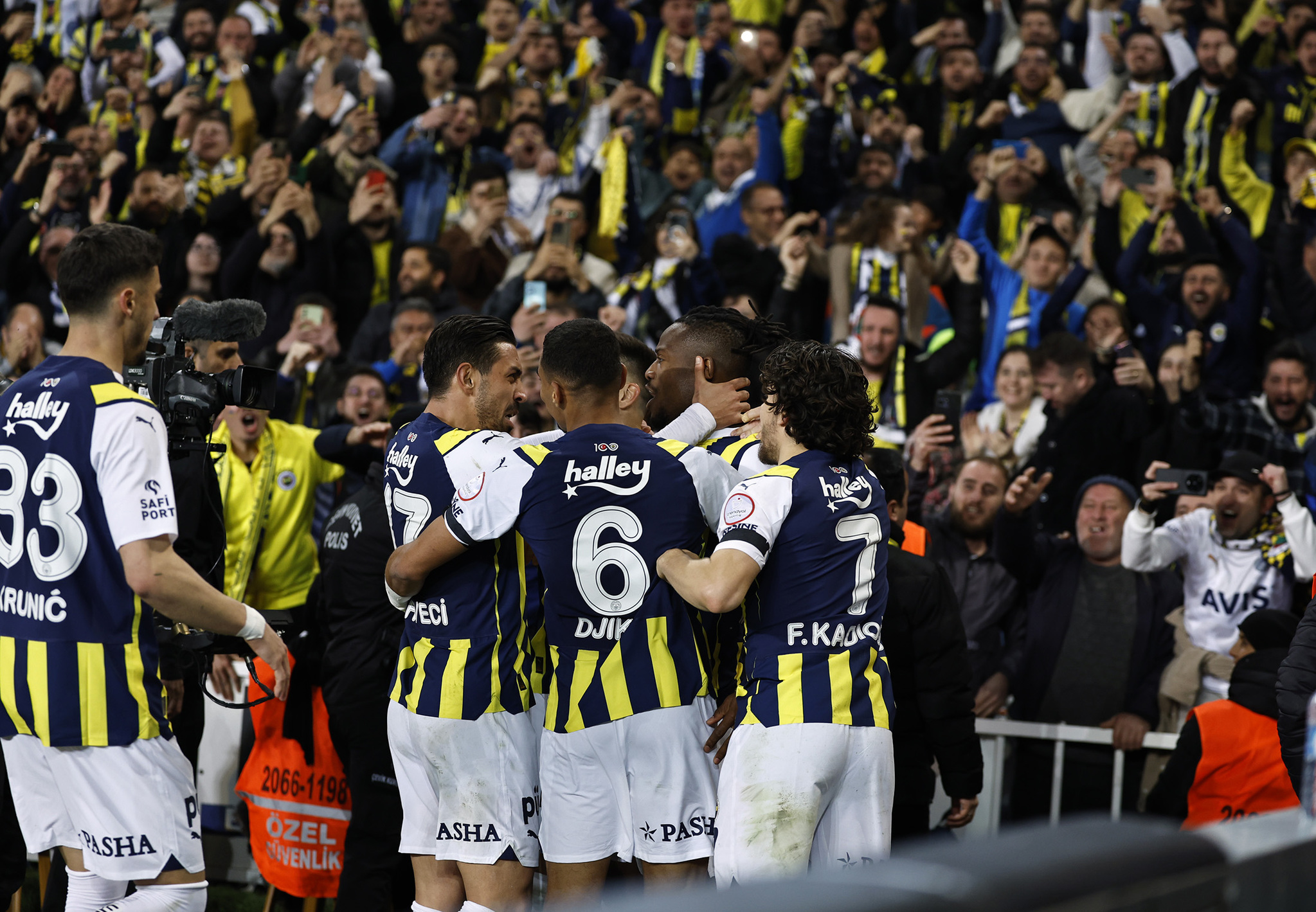 Fenerbahçe’de Beşiktaş derbisi öncesi sıcak gelişme! 3 futbolcu kadroya alınmadı