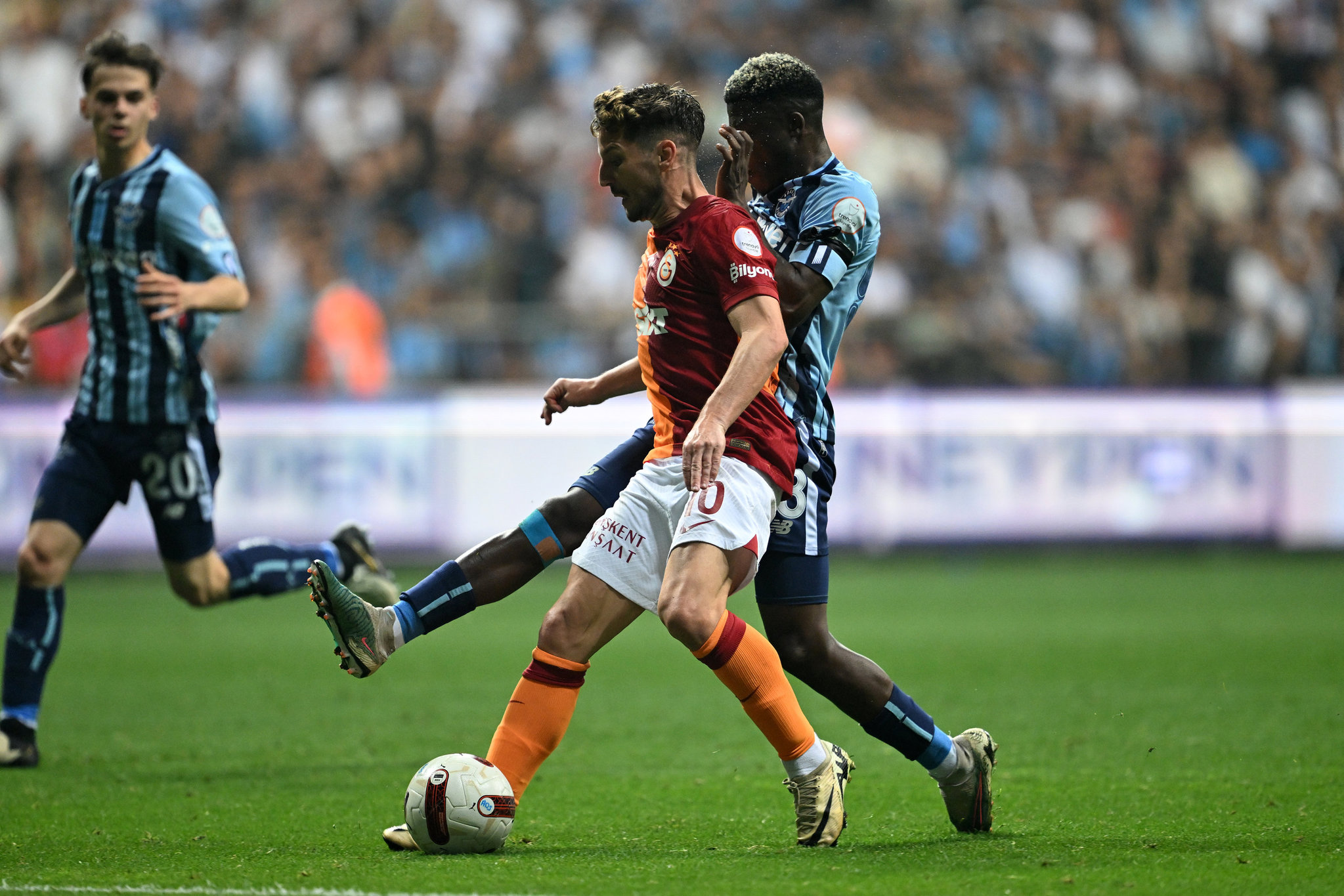 Dries Mertens Galatasaray’da kalacak mı? Yönetim kararını verdi