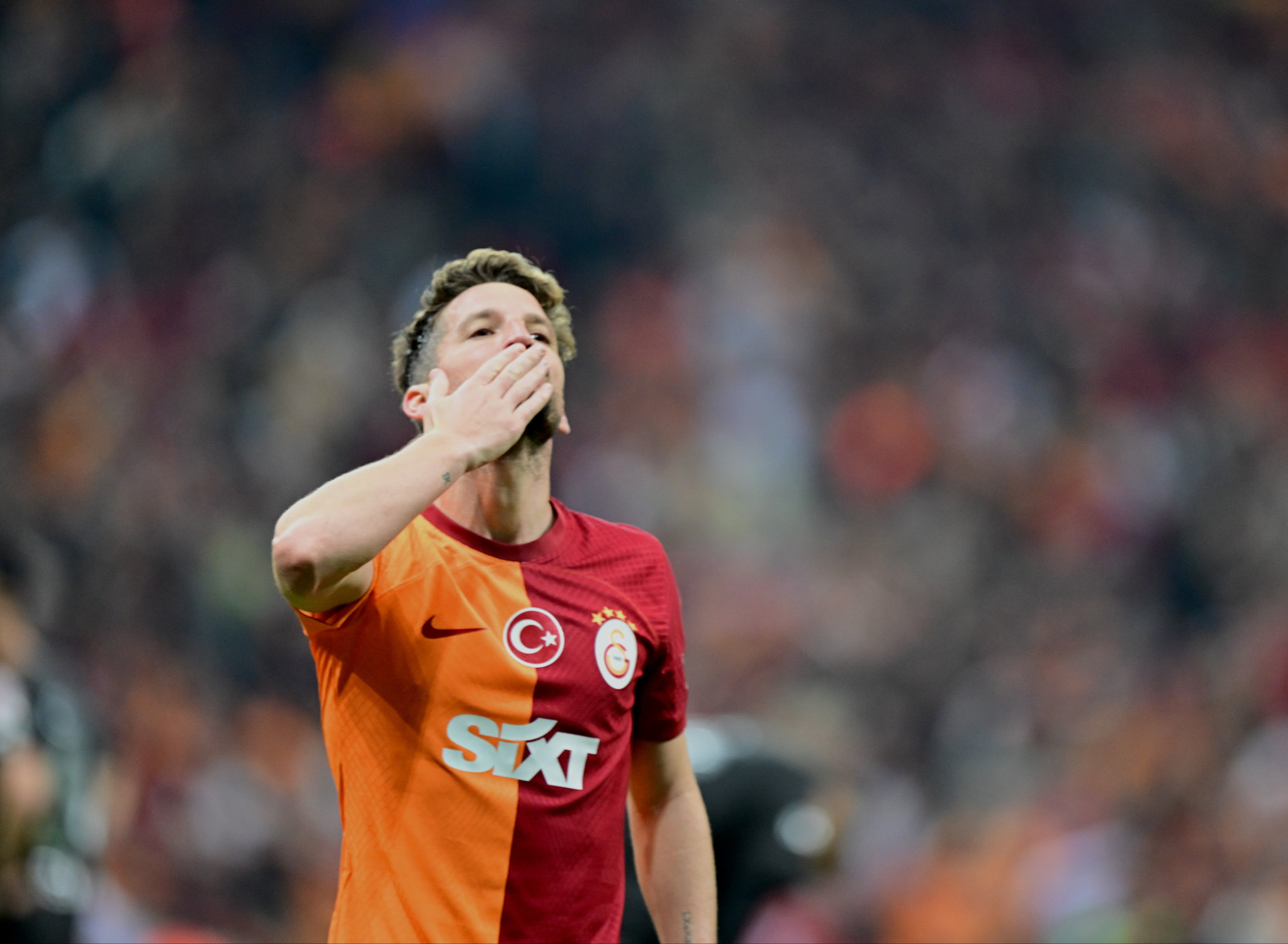 Dries Mertens Galatasaray’da kalacak mı? Yönetim kararını verdi