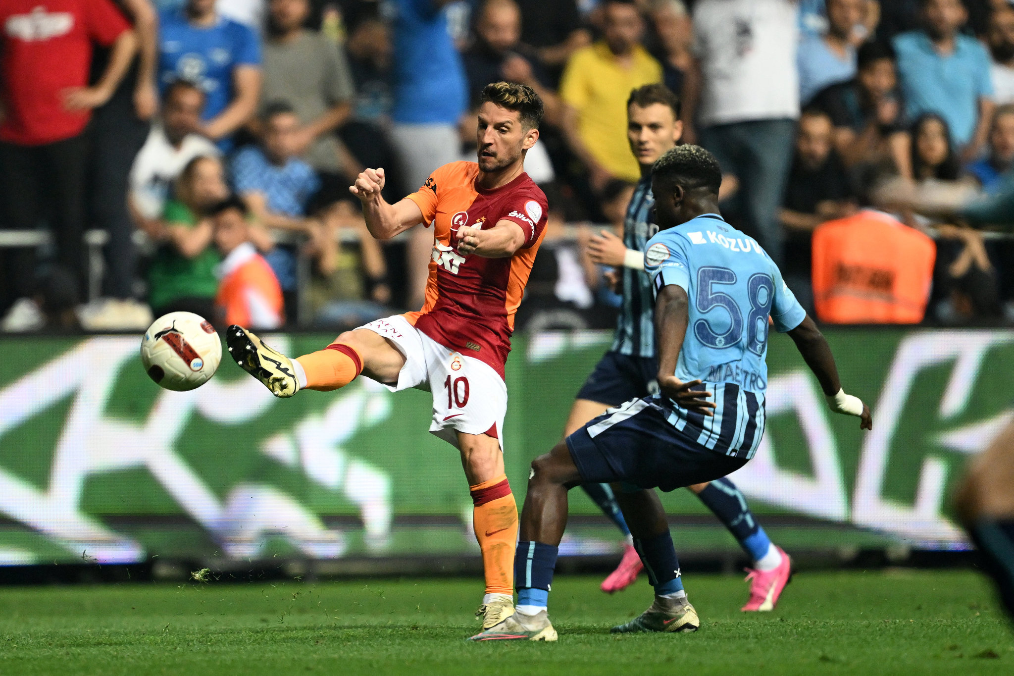 Dries Mertens Galatasaray’da kalacak mı? Yönetim kararını verdi