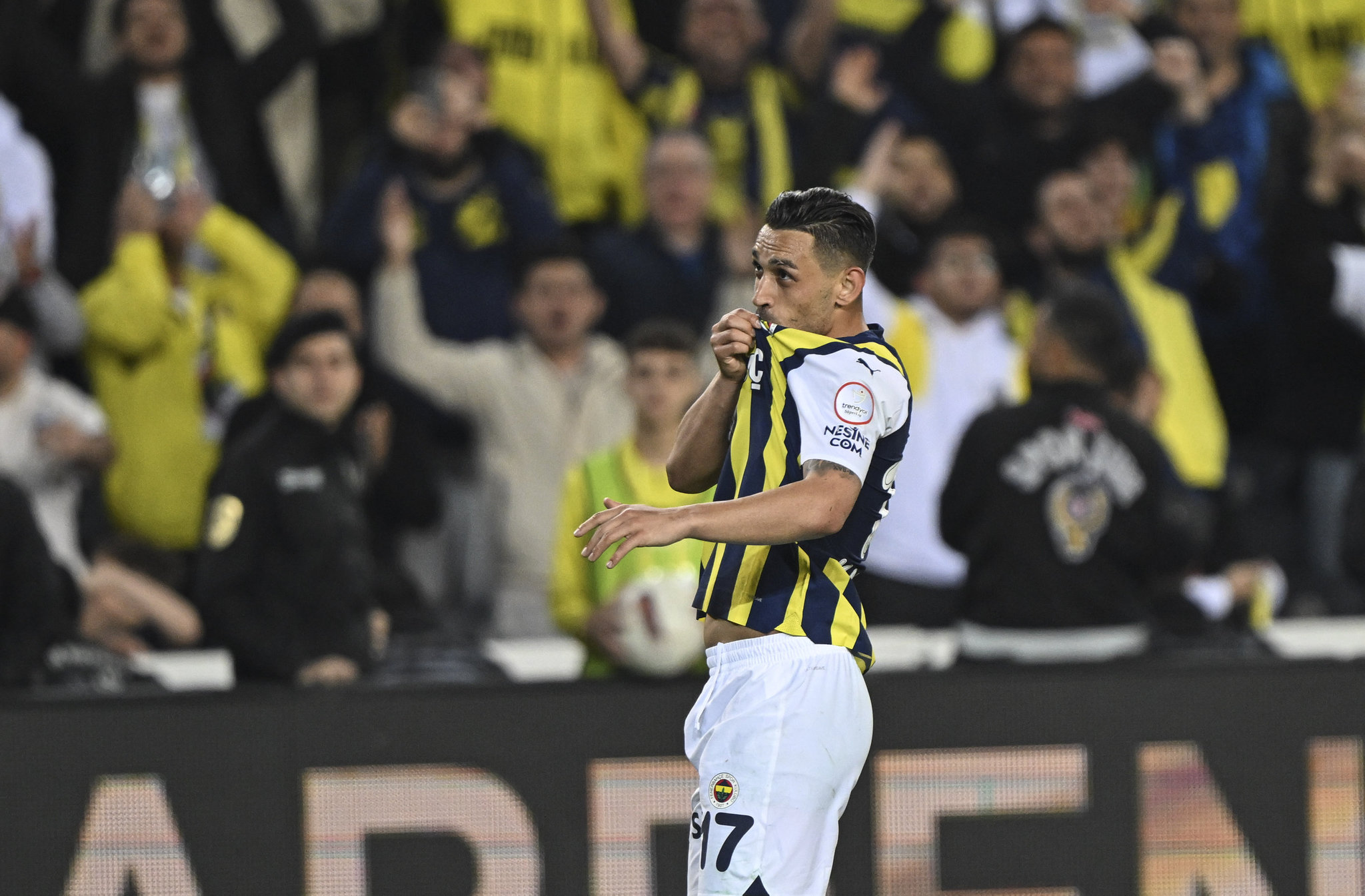 İskoçya’dan skorer orta saha! Fenerbahçe yeni sezonun ilk transferini gerçekleştiriyor