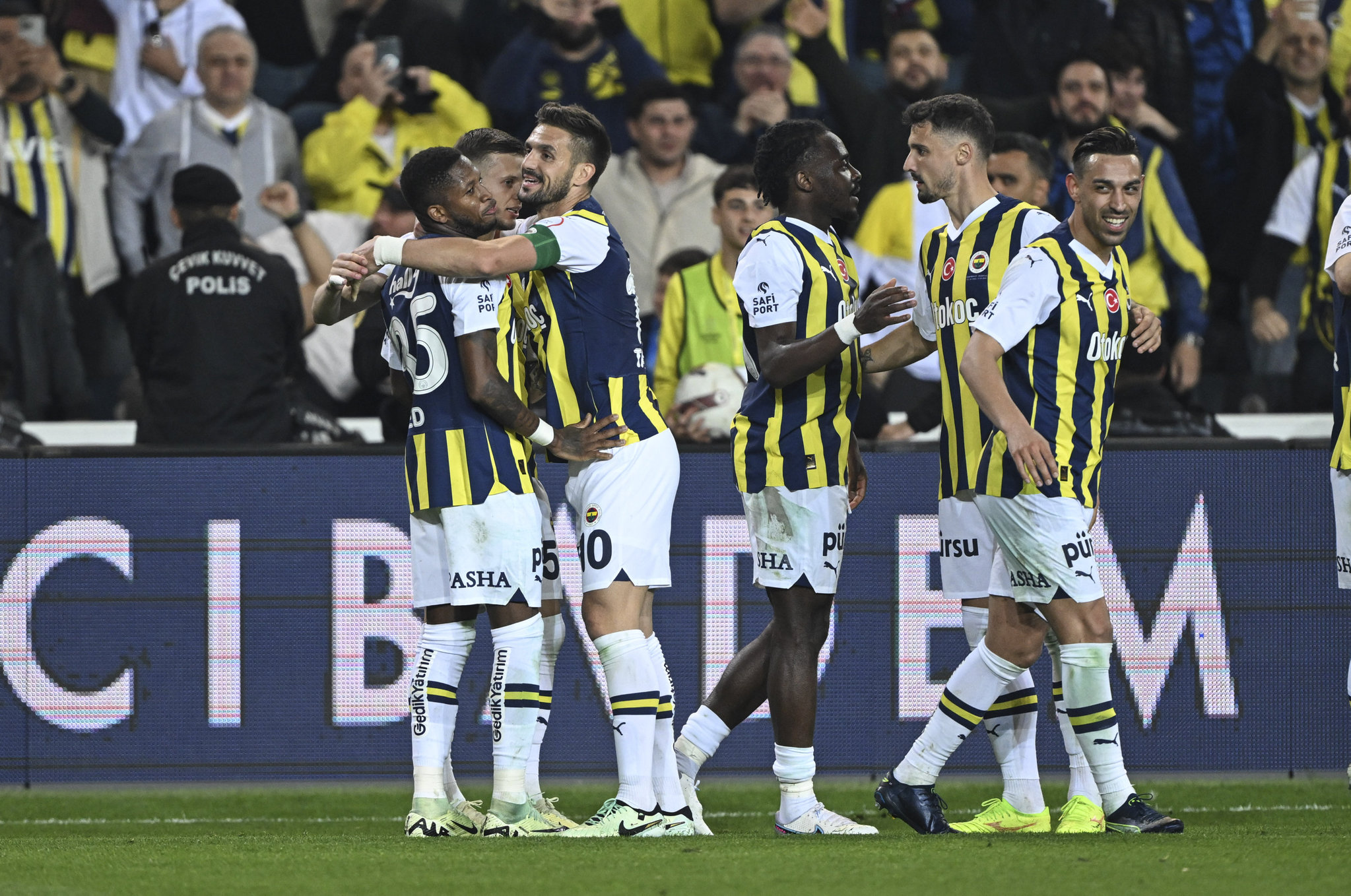 İskoçya’dan skorer orta saha! Fenerbahçe yeni sezonun ilk transferini gerçekleştiriyor