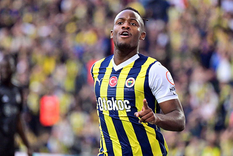 Dünyaca ünlü yıldız İstanbul’a geliyor! Fenerbahçe ya da Beşiktaş’a imza atacak