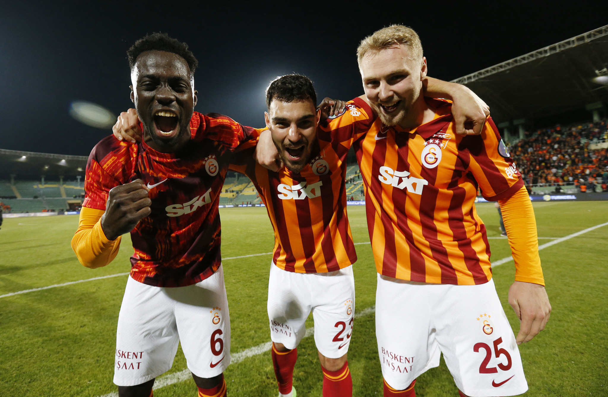 Galatasaray’dan sürpriz stoper kararı! Victor Nelsson, Abdülkerim Bardakcı ve Davinson Sancez...