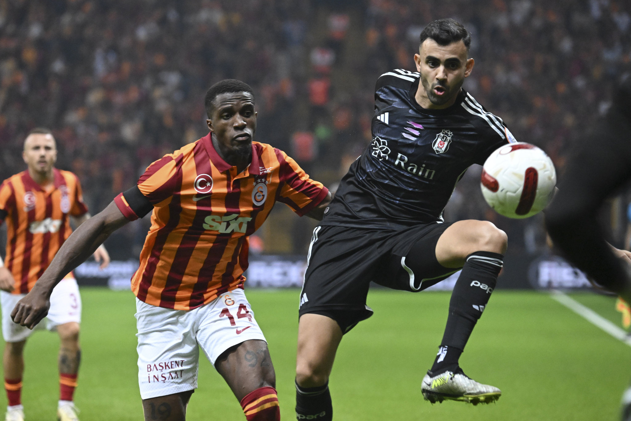 TRANSFER HABERİ | Galatasaray’da ilk ayrılık belli oldu! 4 İngiliz kulübü birden devrede