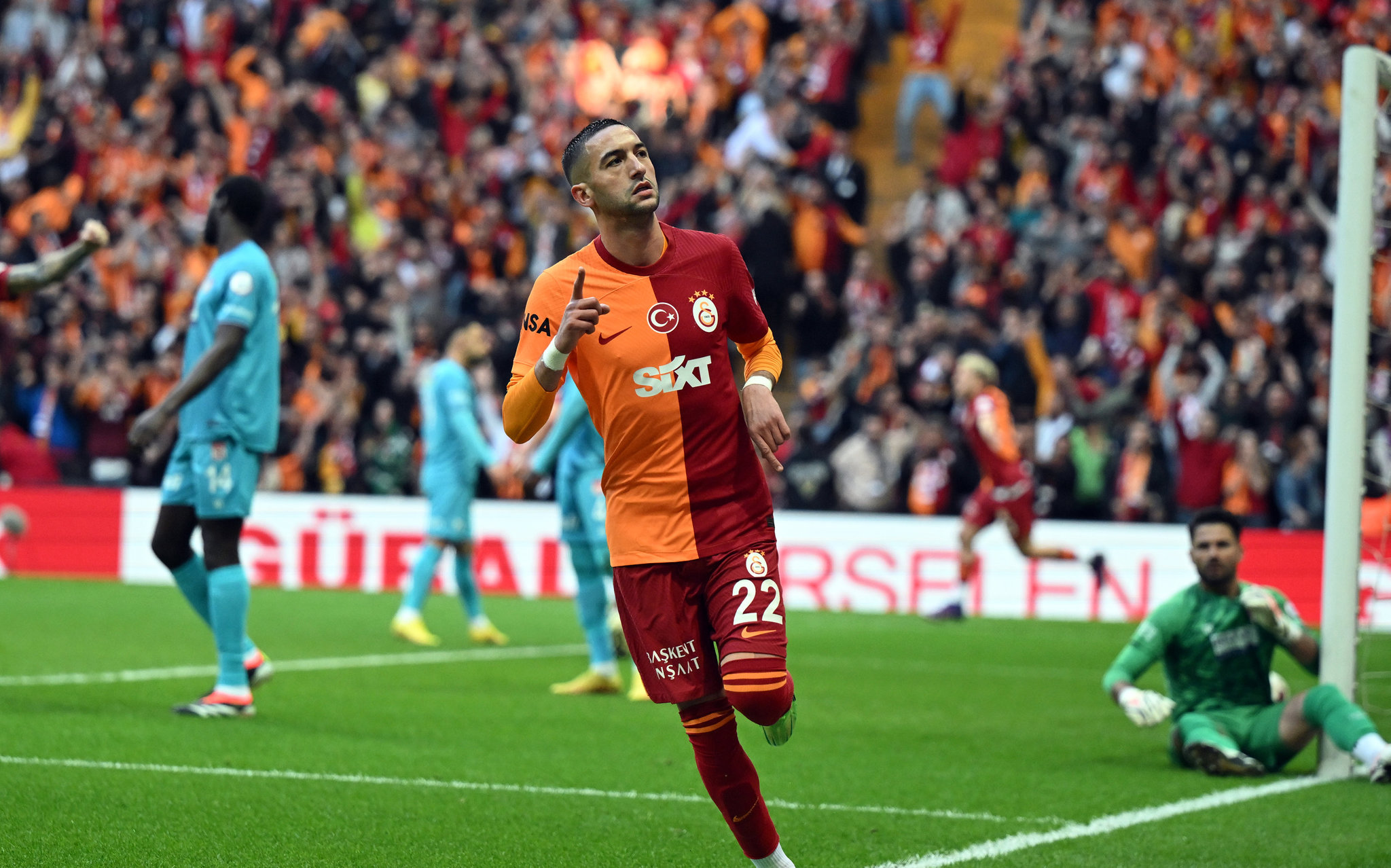 Hakim Ziyech Fas basınında! Aşk ve paranın mücadelesi