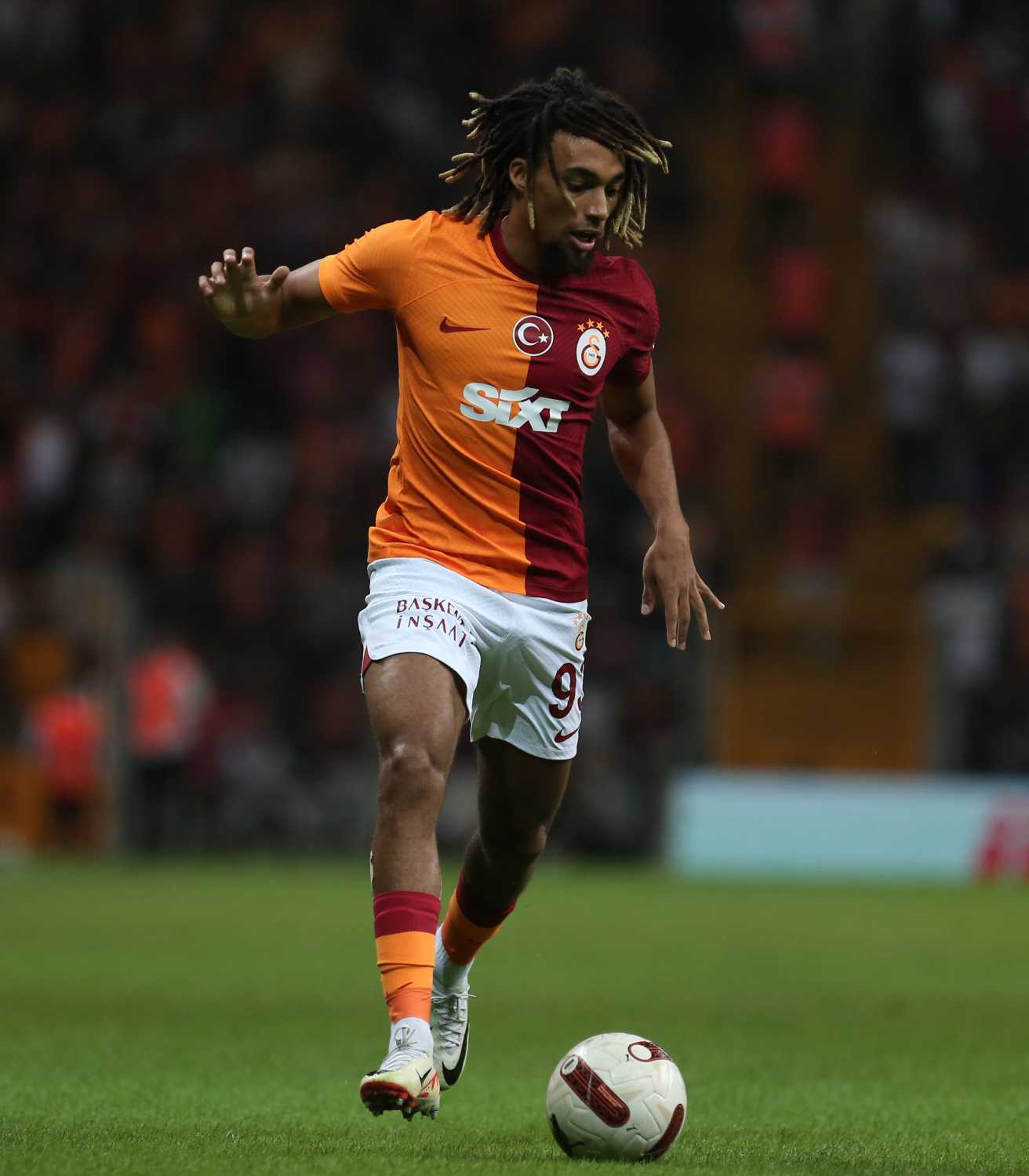 Galatasaray’dan scout transferi! Sacha Boey’un varisi geliyor