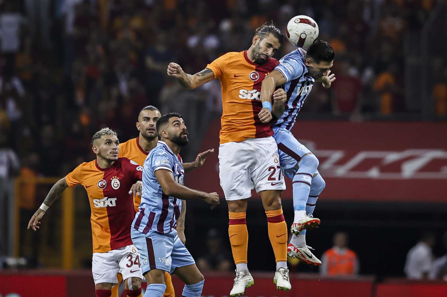 TRANSFER HABERİ | Galatasaray ile Trabzonspor’a dünya yıldızından müjdeli haber!