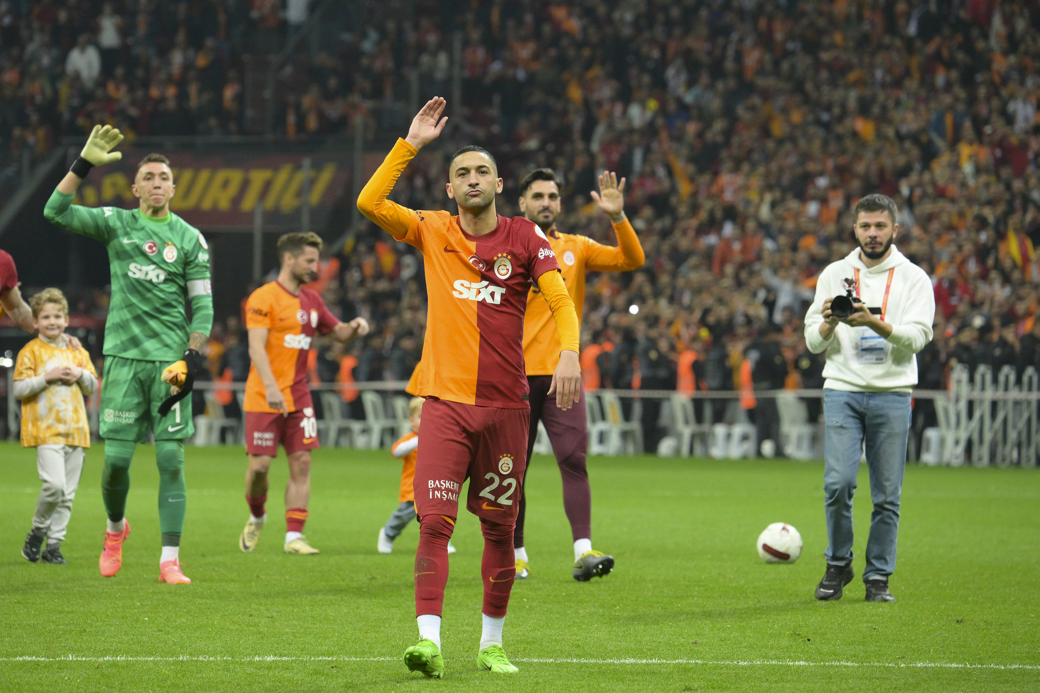 TRANSFER HABERİ: Galatasaray’ın bitmeyen aşkı! Okan Buruk ısrarla istiyor