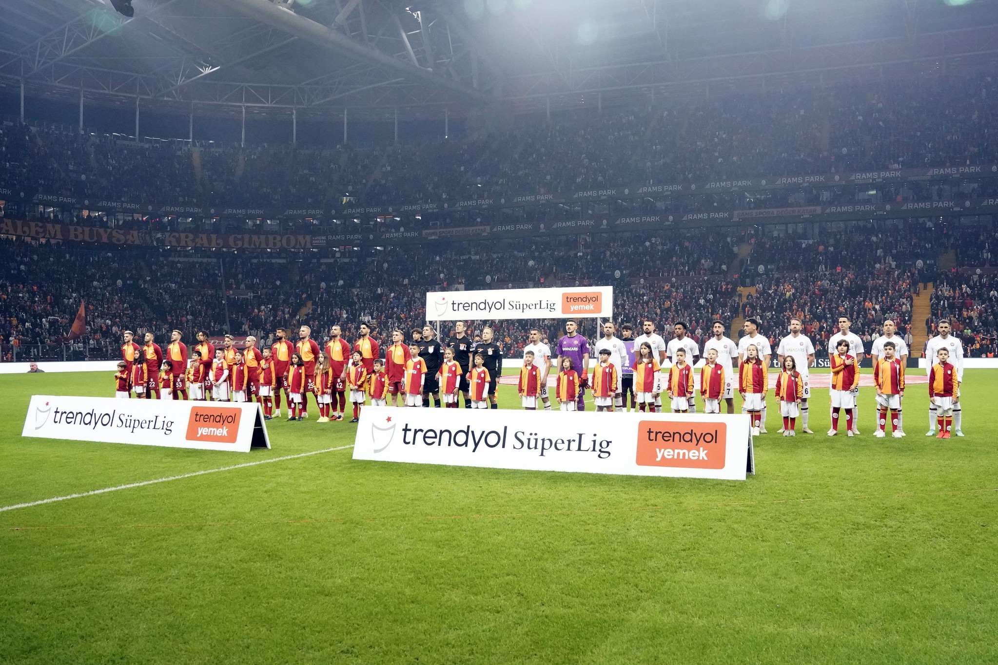 Okan Buruk’tan sürpriz kadro kararı! İşte Galatasaray’ın Fatih Karagümrük maçı muhtemel 11’i