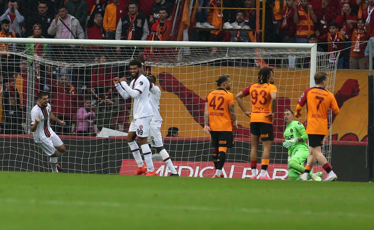 Okan Buruk’tan sürpriz kadro kararı! İşte Galatasaray’ın Fatih Karagümrük maçı muhtemel 11’i