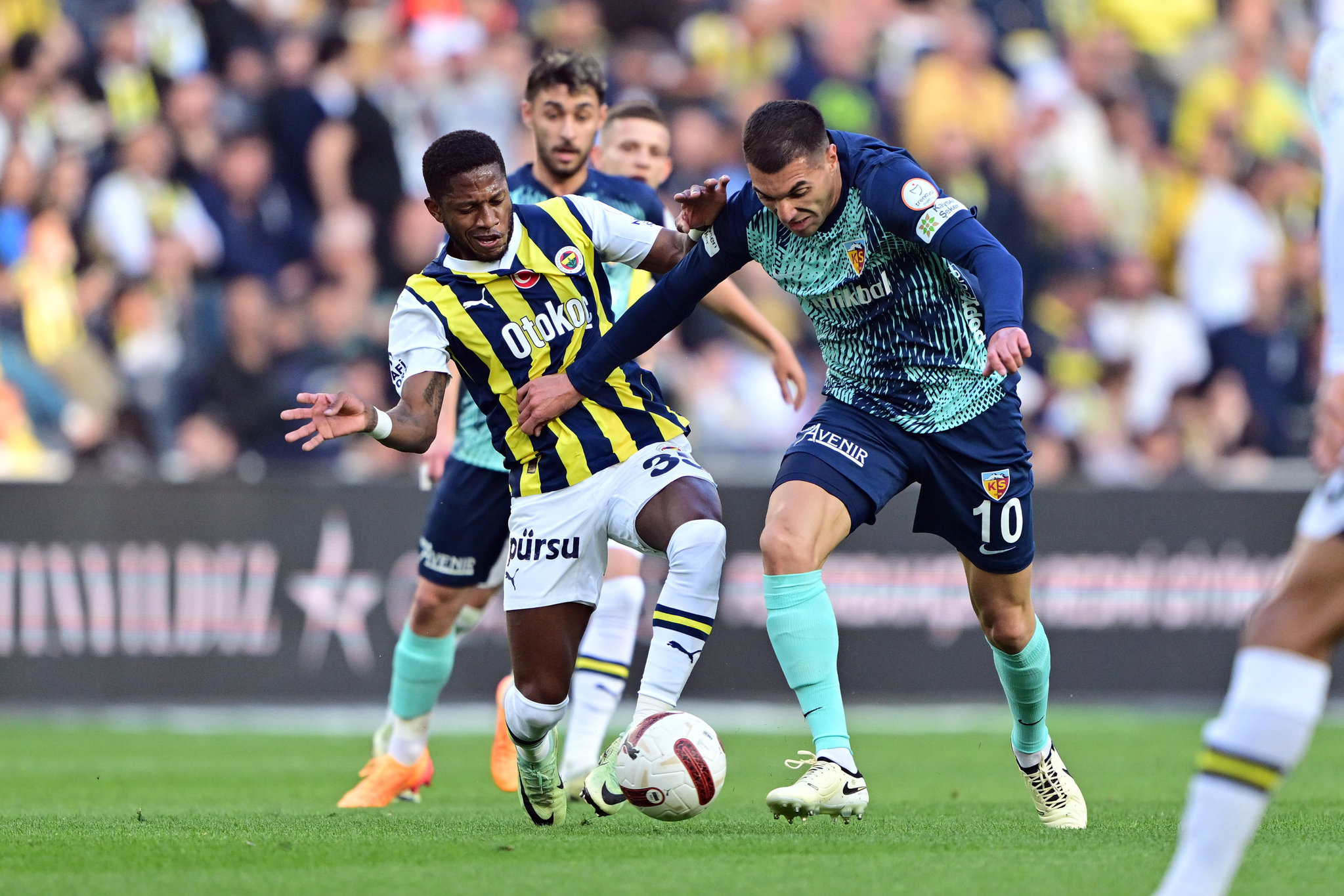 FENERBAHÇE HABERLERİ: Yıldız isme Arabistan’dan transfer kancası! Taraftarın sevgilisiydi