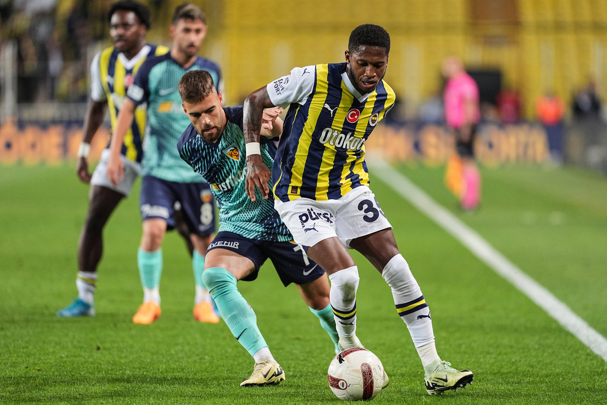 FENERBAHÇE HABERLERİ: Yıldız isme Arabistan’dan transfer kancası! Taraftarın sevgilisiydi