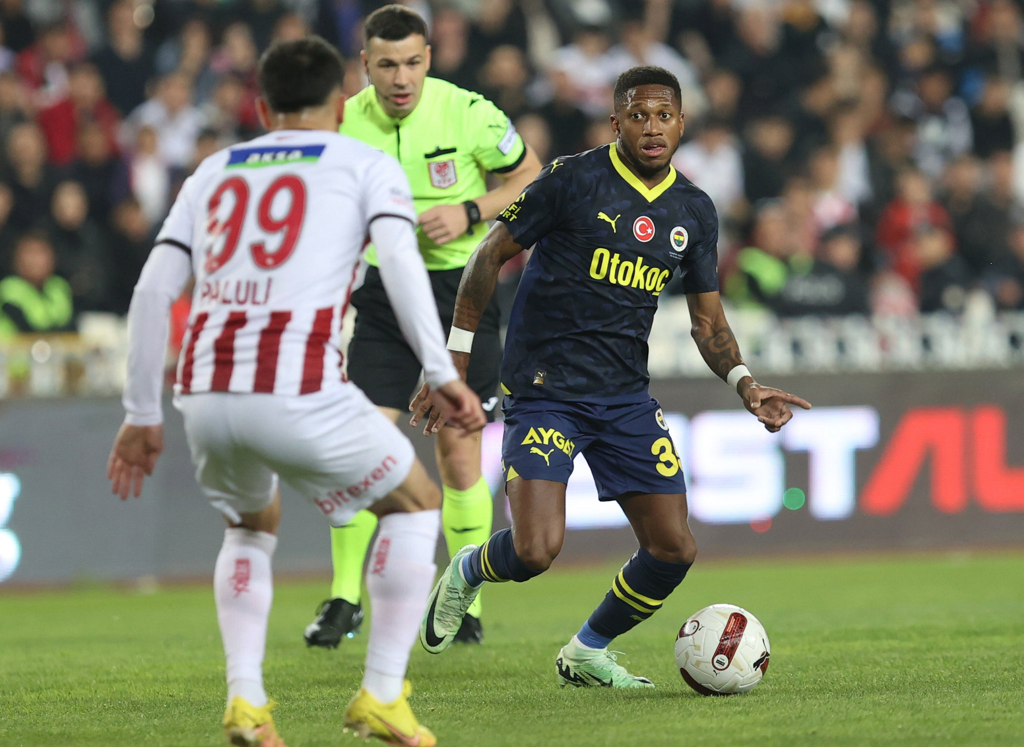 FENERBAHÇE HABERLERİ: Yıldız isme Arabistan’dan transfer kancası! Taraftarın sevgilisiydi