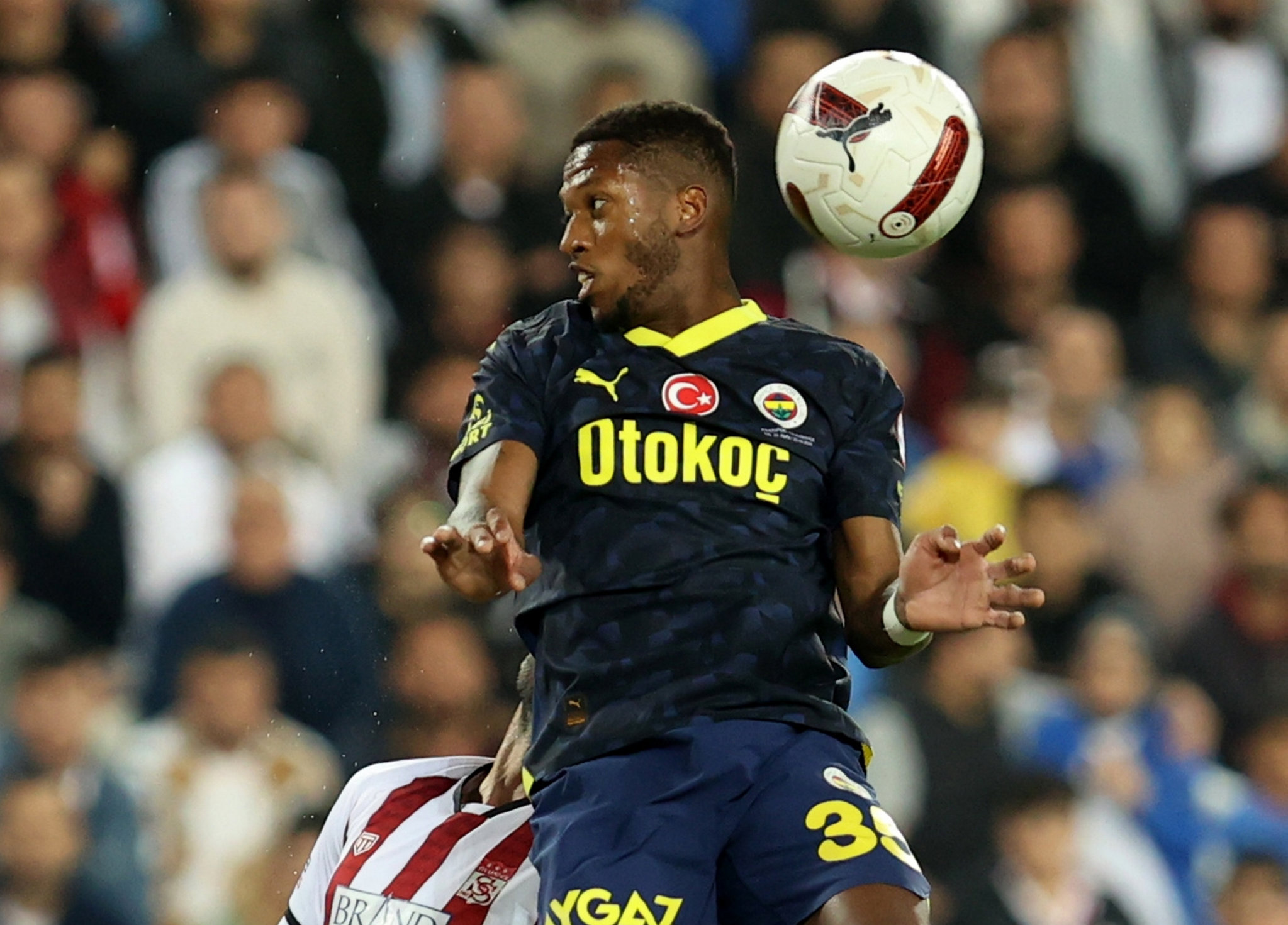 FENERBAHÇE HABERLERİ: Yıldız isme Arabistan’dan transfer kancası! Taraftarın sevgilisiydi