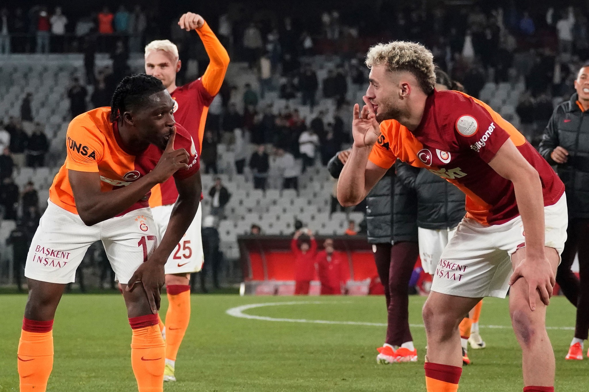 TRANSFER HABERİ: Galatasaray’da flaş gelişme! Okan Buruk 3 futbolcunun biletini kesti