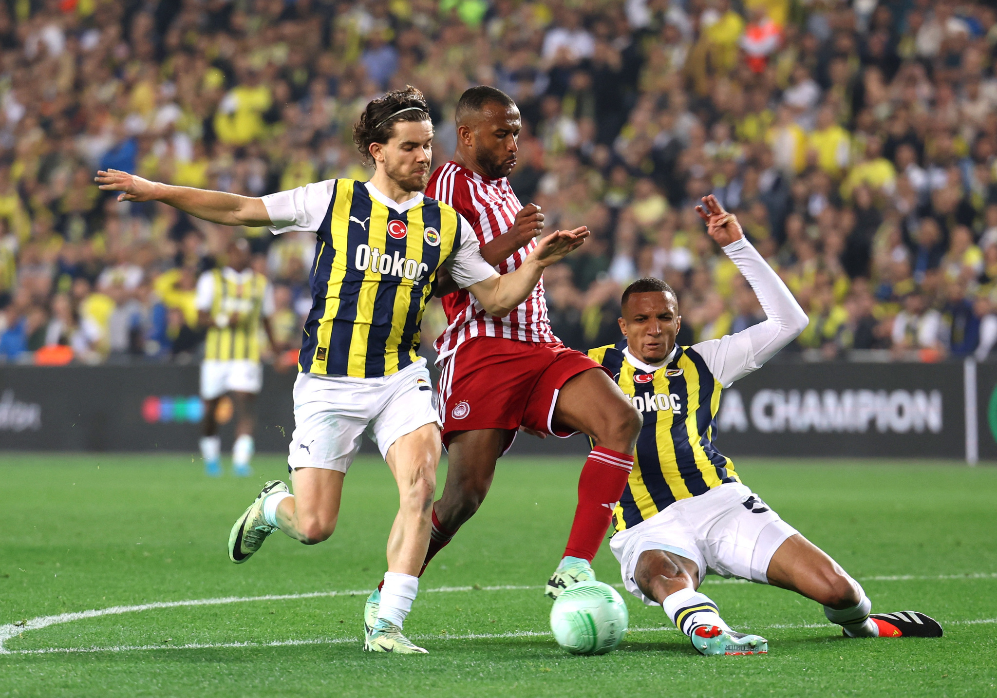 Fenerbahçe’yi yıkmıştı şimdi Galatasaray’a imza atıyor! Günün transfer bombası