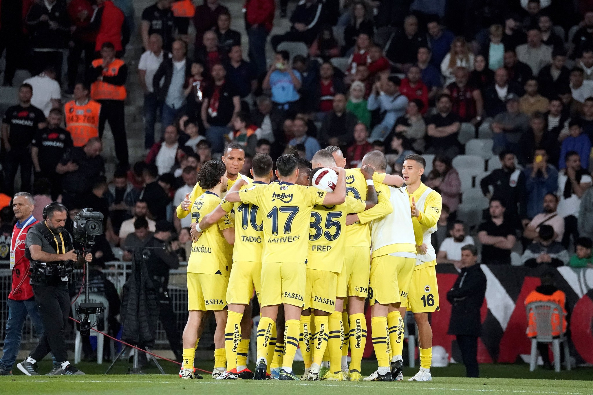 Galatasaray - Fenerbahçe derbisi için flaş hakem iddiası! İşte maçı yönetecek isim