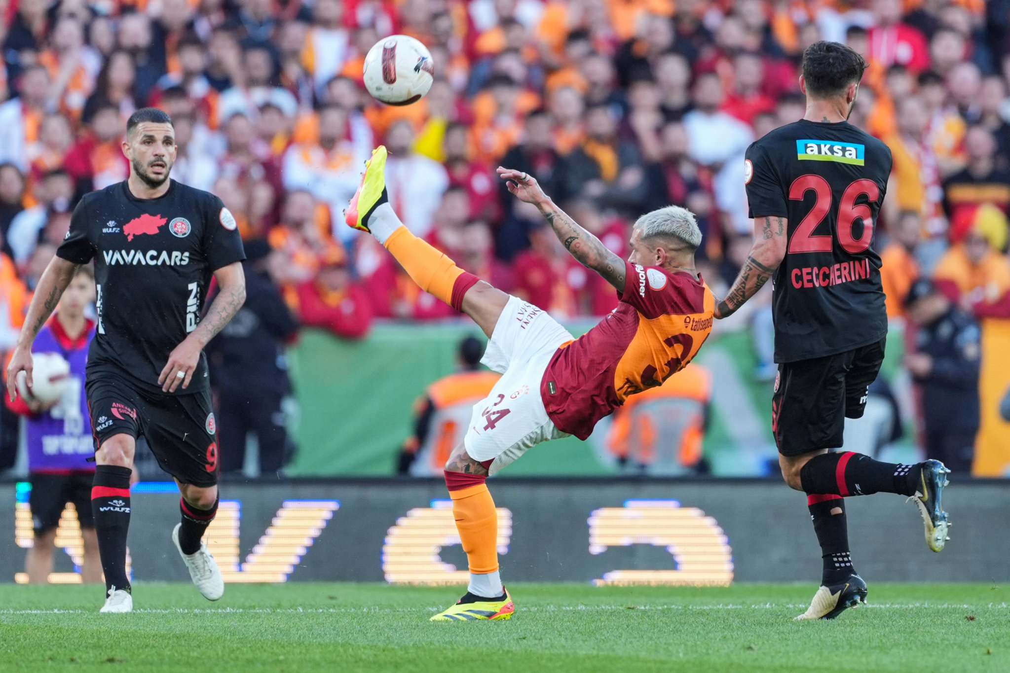 TRANSFER HABERİ: Galatasaray’da Lucas Torreira şoku! Bunu kimse beklemiyordu
