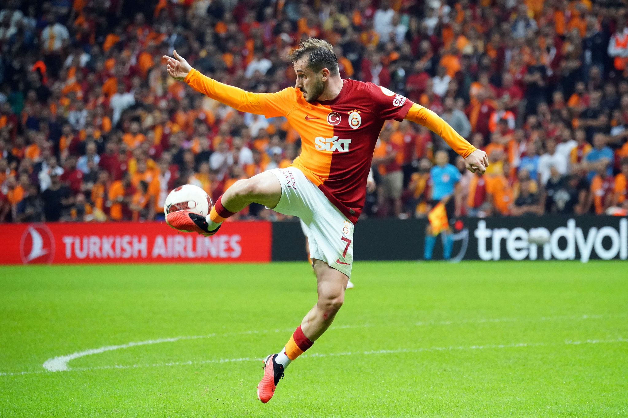 Beşiktaş’tan Galatasaraylı yıldıza kanca! Günün transfer bombası
