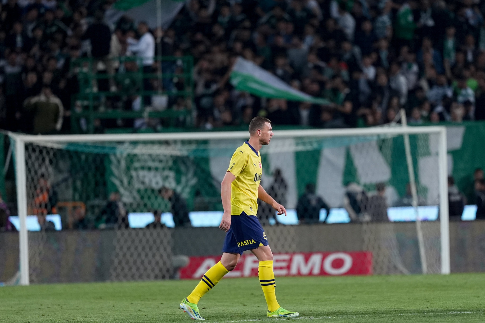 FENERBAHÇE TRANSFER HABERİ | Edin Dzeko kararını değiştirdi! Sezon sonunda...