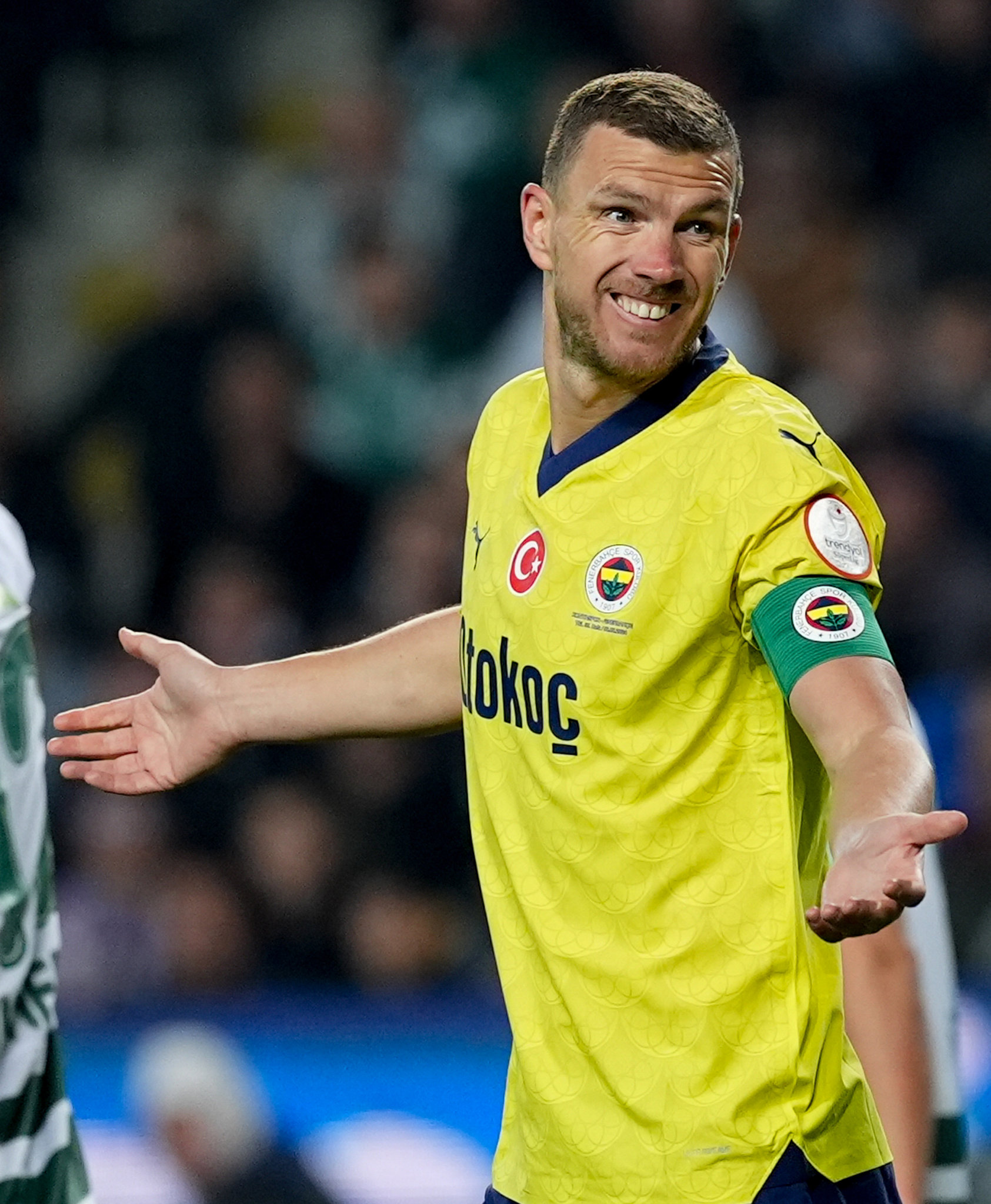 FENERBAHÇE TRANSFER HABERİ | Edin Dzeko kararını değiştirdi! Sezon sonunda...