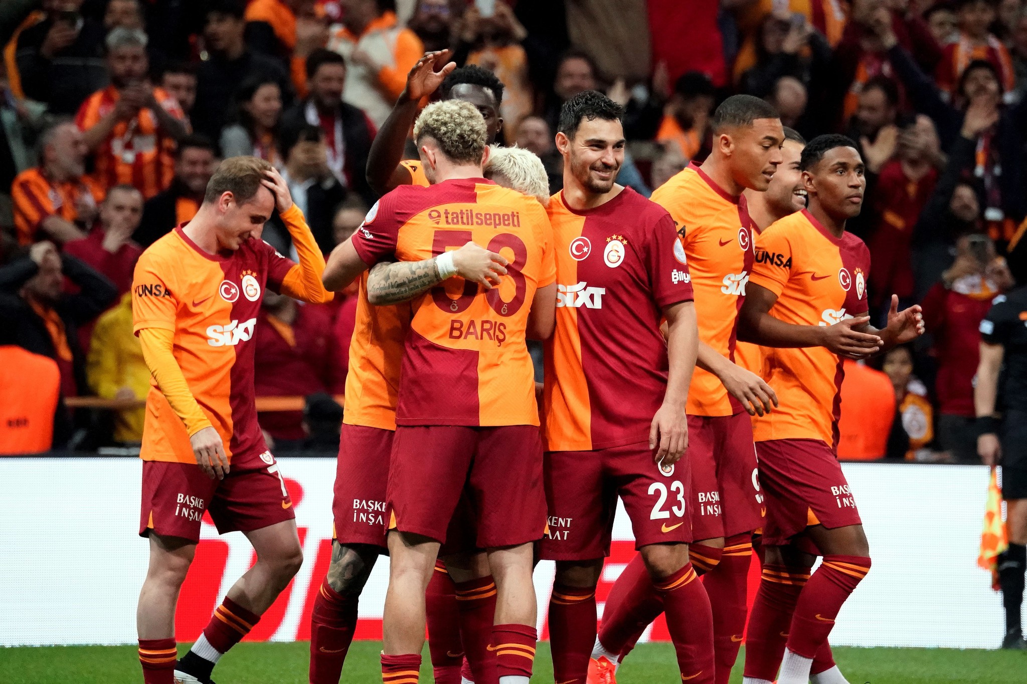 Galatasaray’dan yılın transferi! Eski Fenerbahçeli imzayı atıyor
