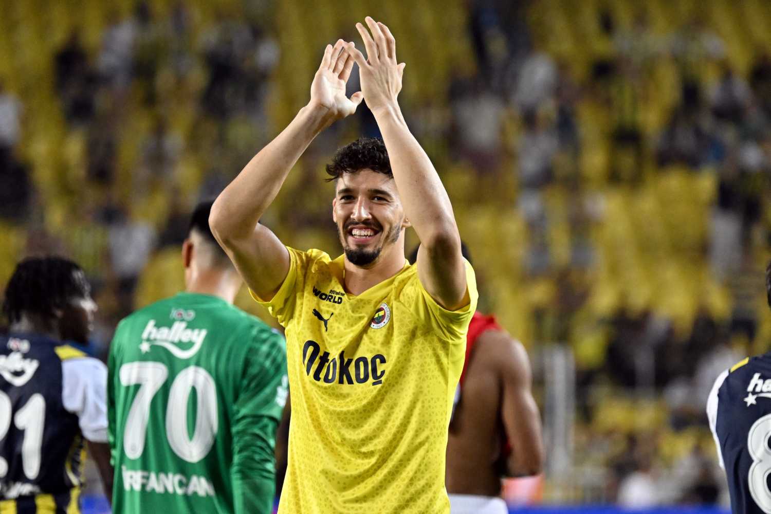 TRANSFER HABERİ: Altay Bayındır Süper Lig’e dönüyor! Prensip anlaşmasına vardığı takım belli oldu