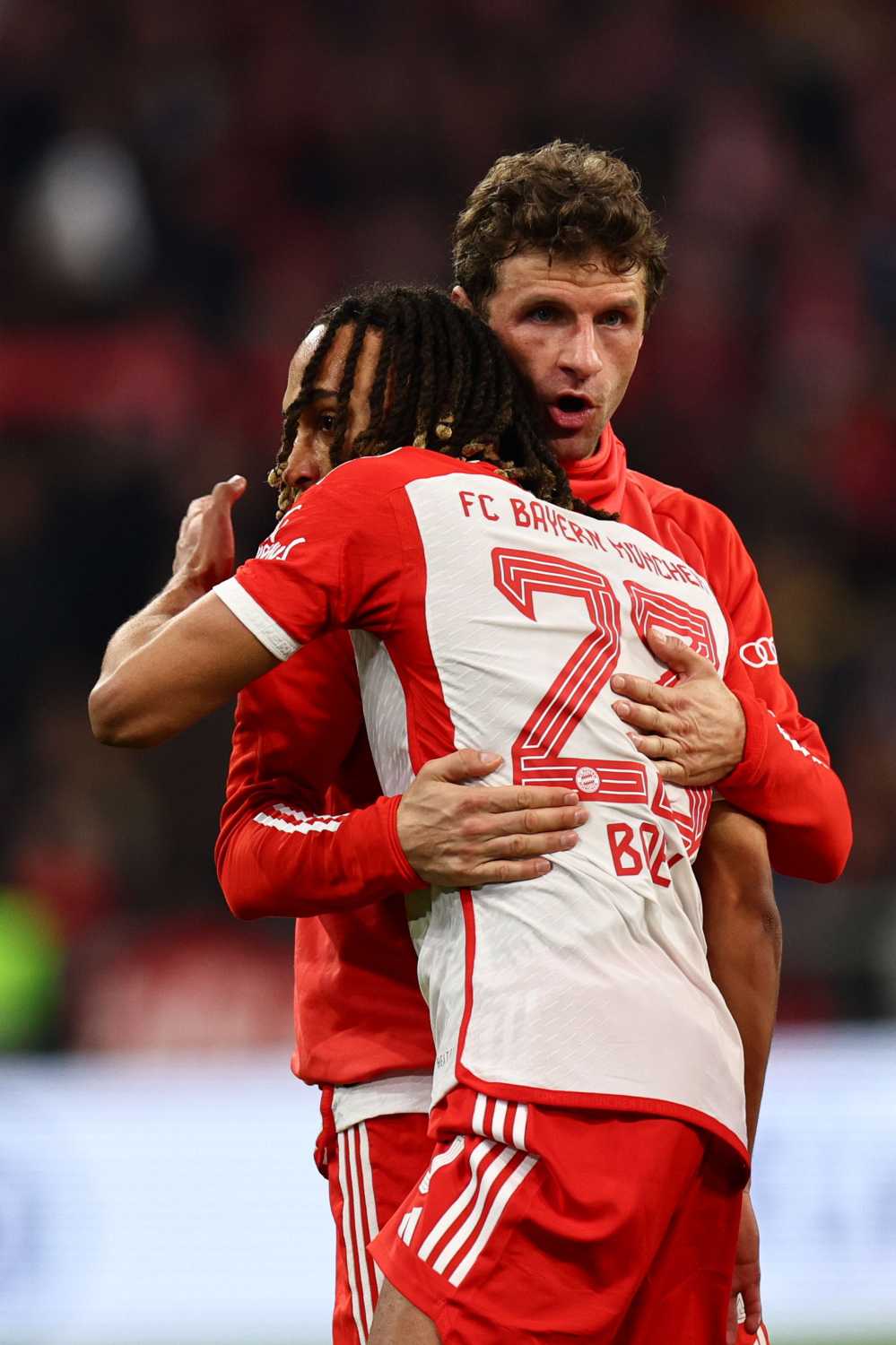 TRANSFER HABERİ: Sacha Boey Bayern Münih’ten ayrılıyor! Yeni takımı açıklandı