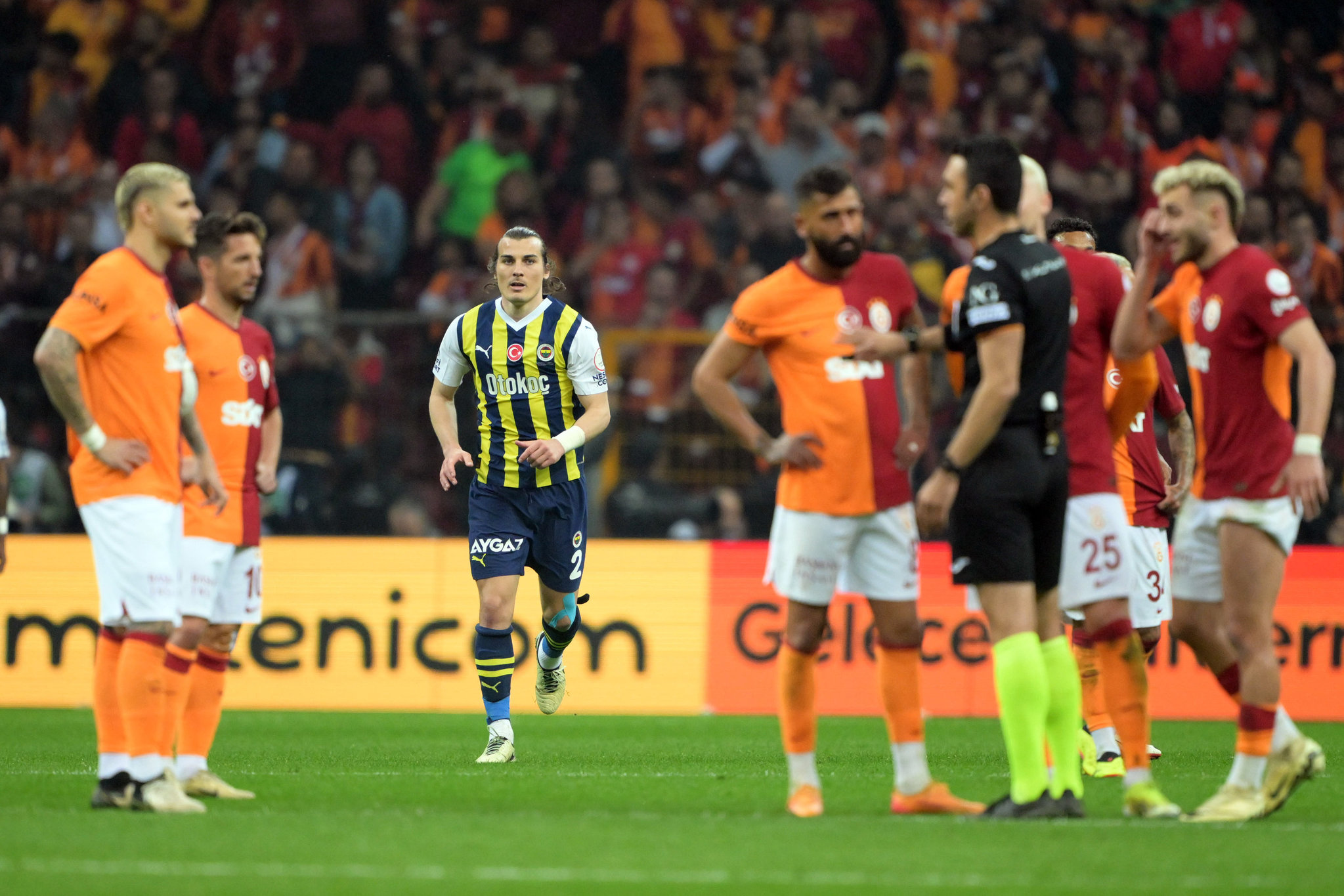 Galatasaray - Fenerbahçe derbisi dış basında gündem oldu! İşte o manşetler