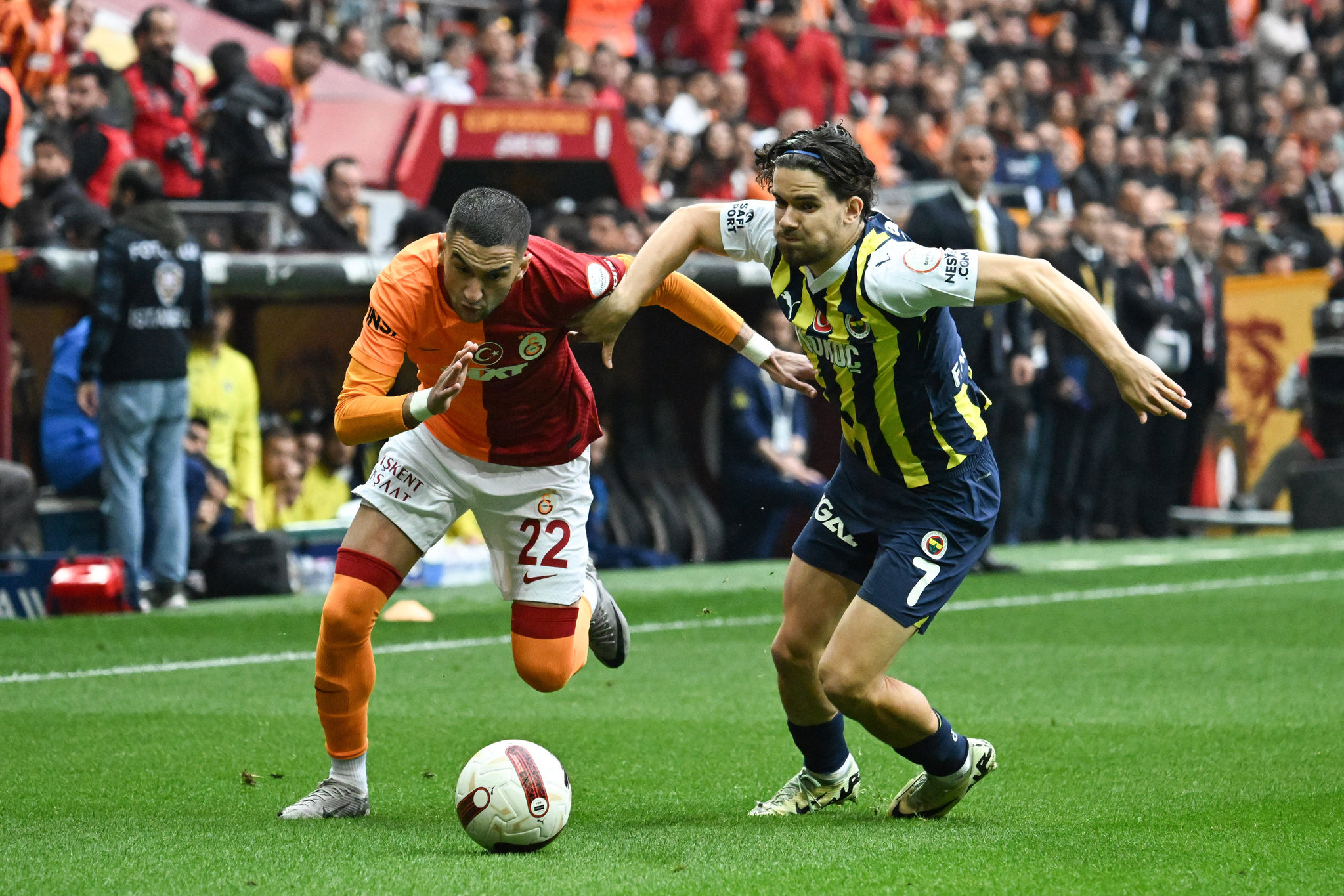 Galatasaray - Fenerbahçe derbisi dış basında gündem oldu! İşte o manşetler