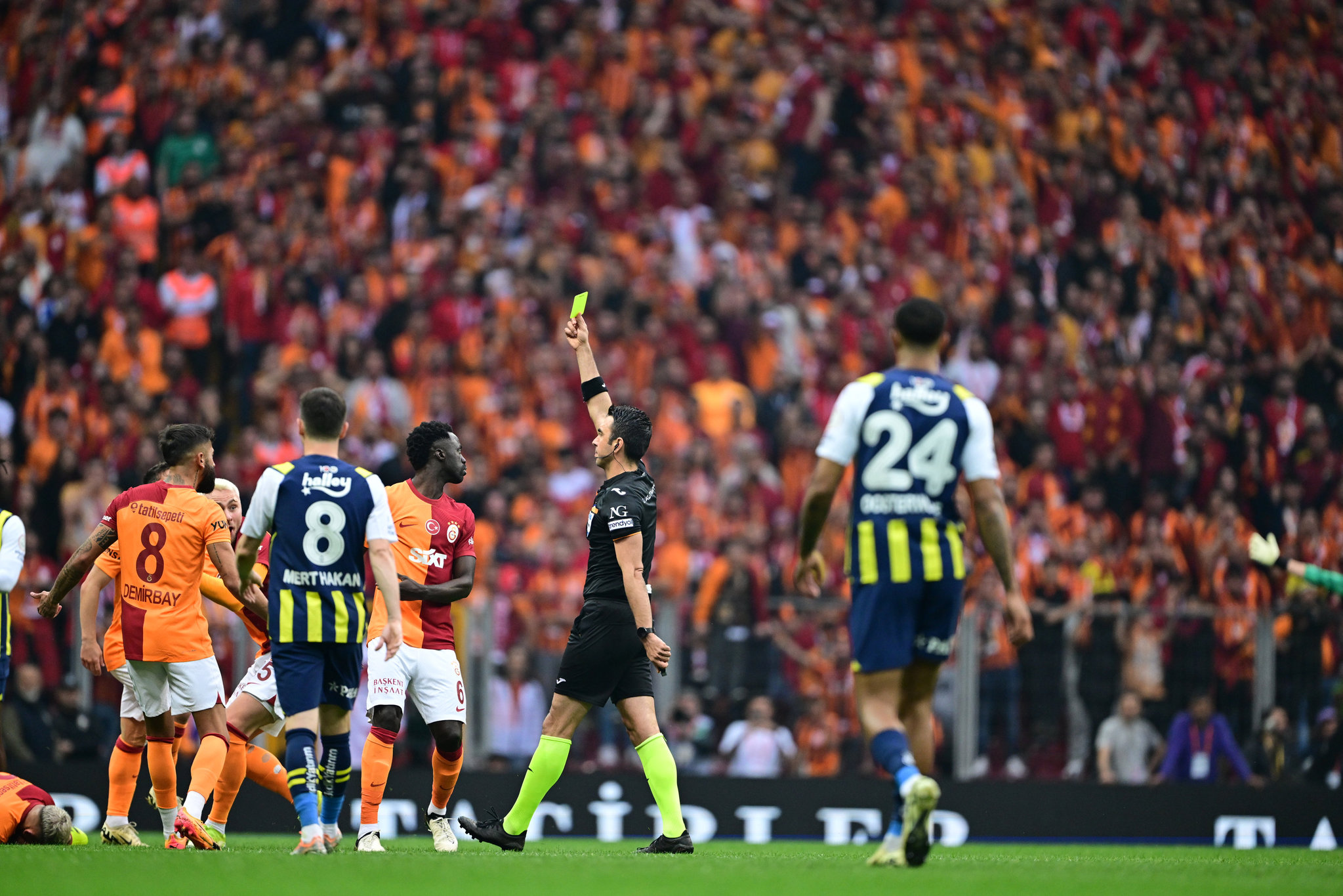 Galatasaray - Fenerbahçe derbisi dış basında gündem oldu! İşte o manşetler