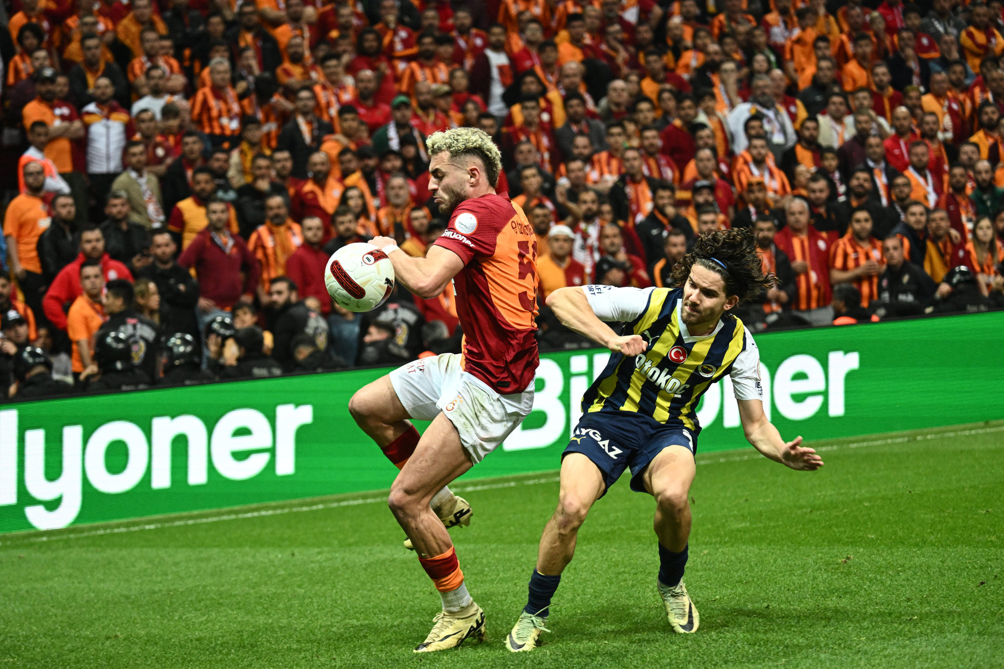 Galatasaray - Fenerbahçe derbisi dış basında gündem oldu! İşte o manşetler