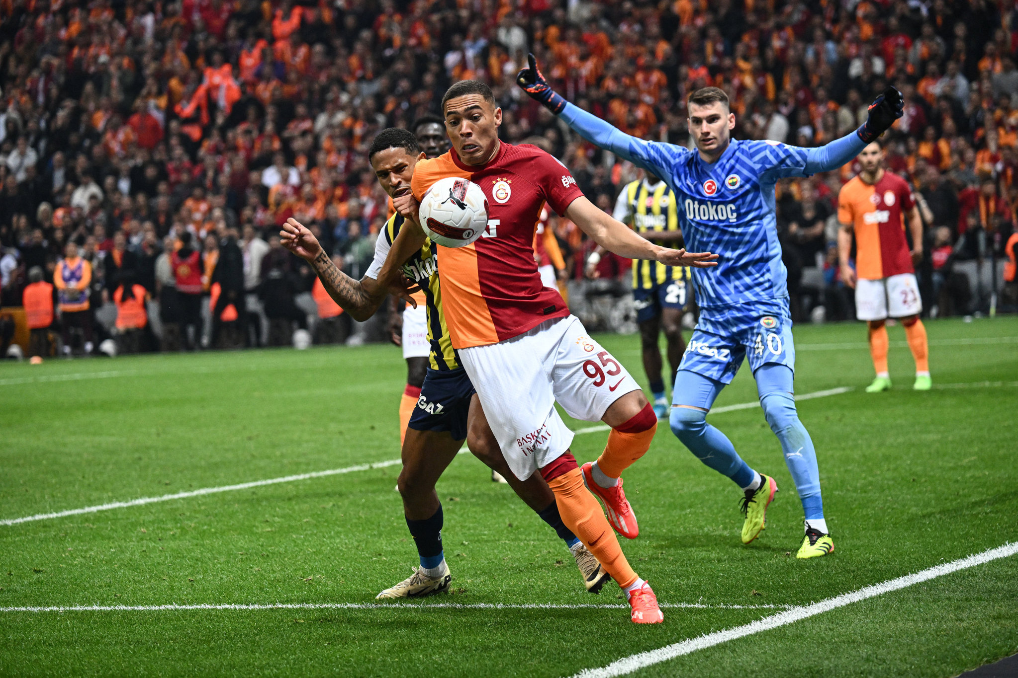 Galatasaray - Fenerbahçe derbisi dış basında gündem oldu! İşte o manşetler