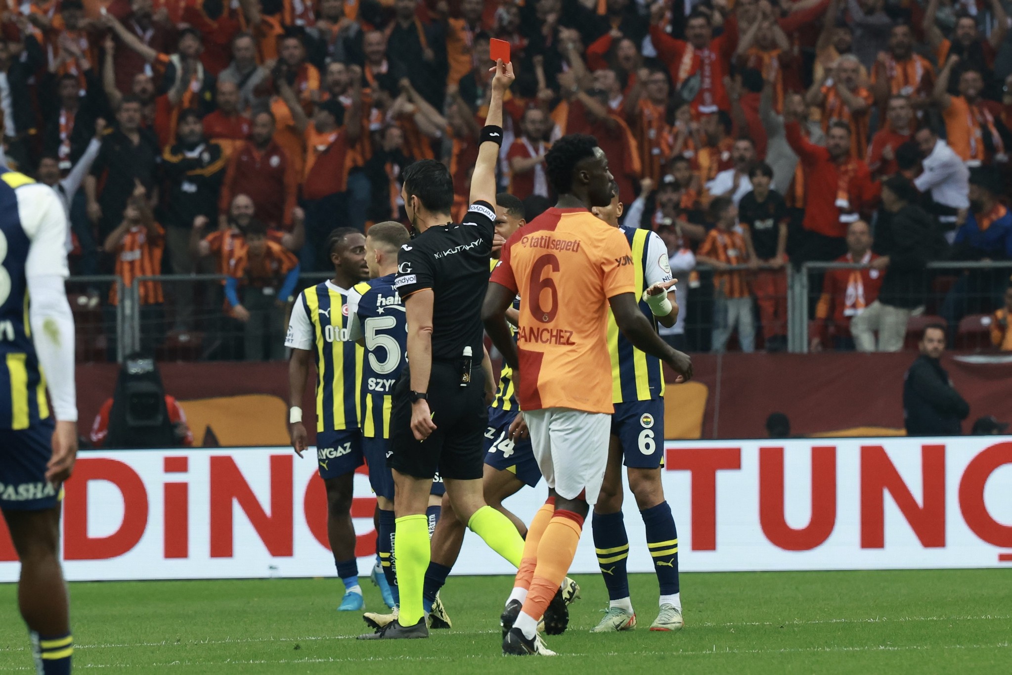 Ömer Üründül Galatasaray - Fenerbahçe maçını yorumladı! Yürüyerek oynadılar