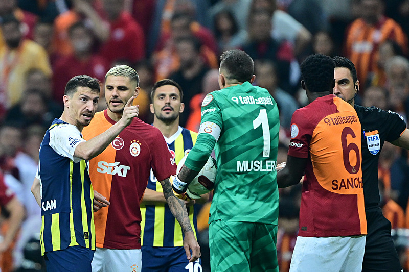 Galatasaray’dan Fenerbahçe’ye çalım! Şampiyonluk yarışı transfere yansıdı