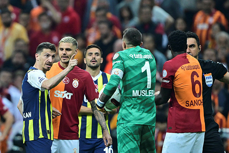 Galatasaray - Fenerbahçe derbisi sonrası ortaya çıktı! Boynu ve kaburgasında kırık var