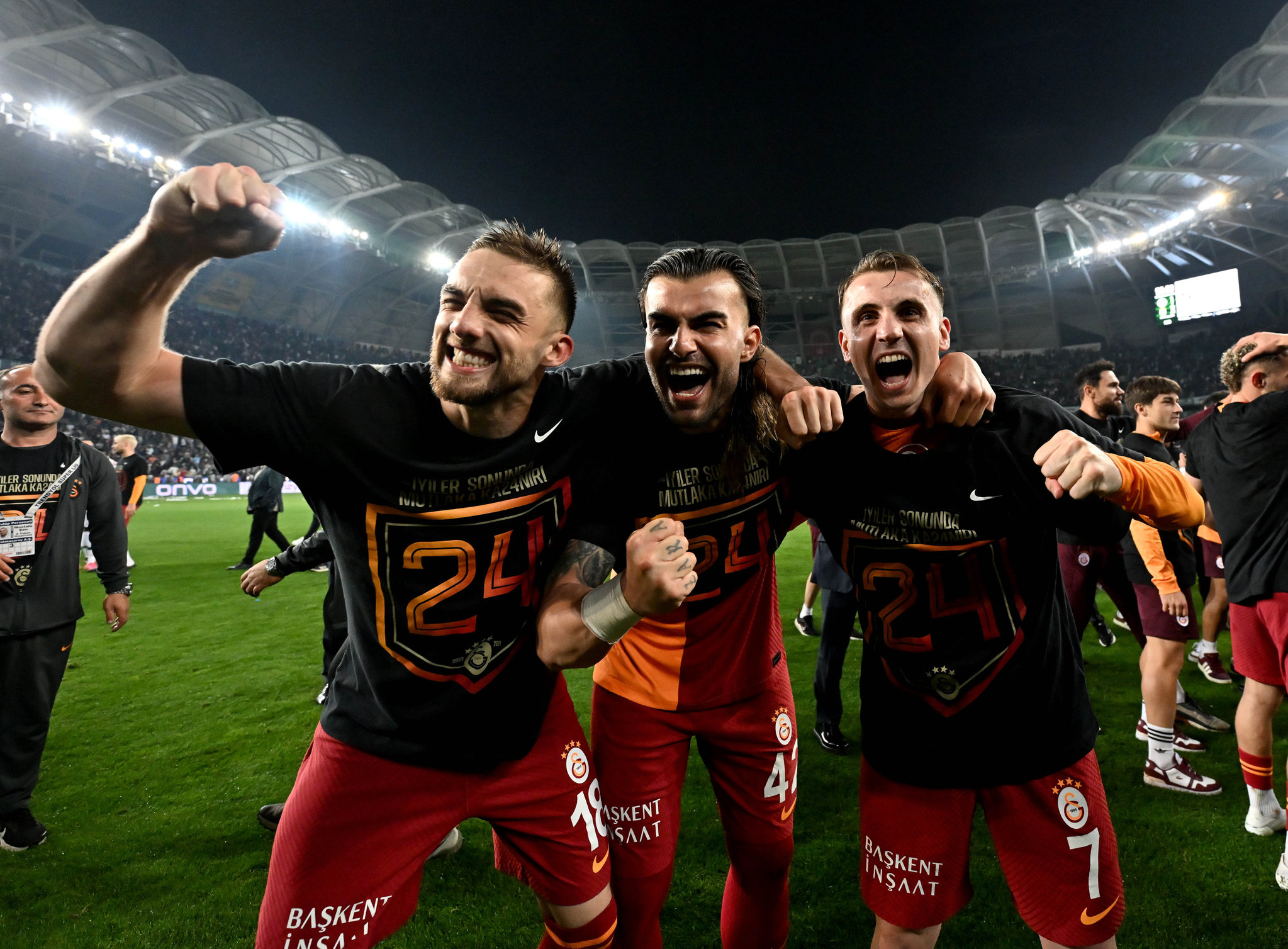 Galatasaray’dan Beşiktaş’a dev çalım! Transferi o 3 isim bitirecek