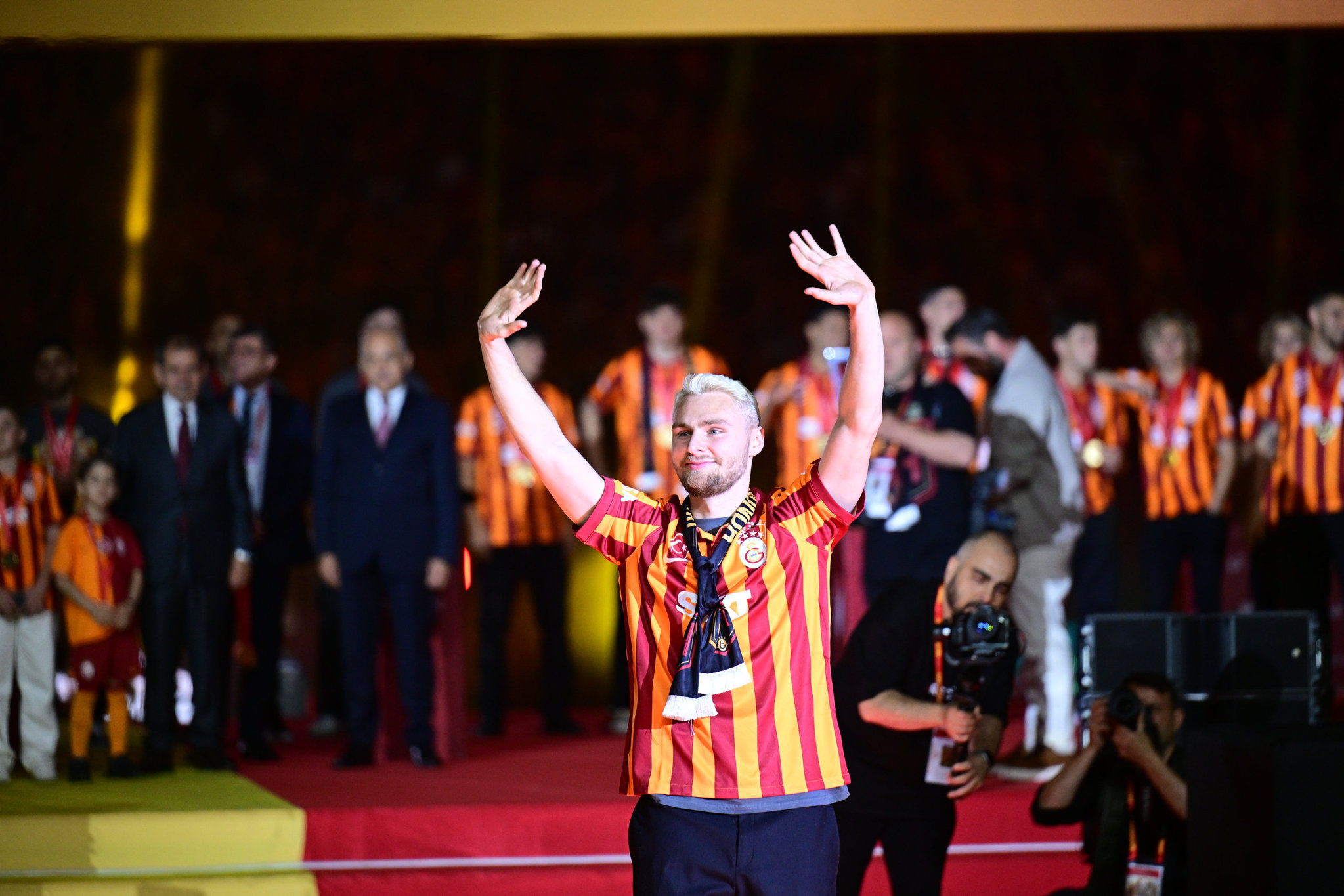 Victor Nelsson’dan Galatasaray taraftarlarına olay tepki! Yazıklar olsun