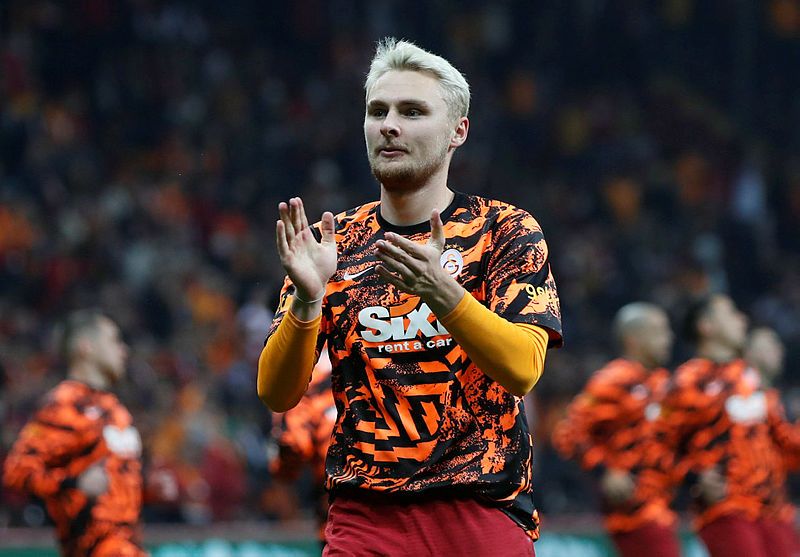 Victor Nelsson’dan Galatasaray taraftarlarına olay tepki! Yazıklar olsun