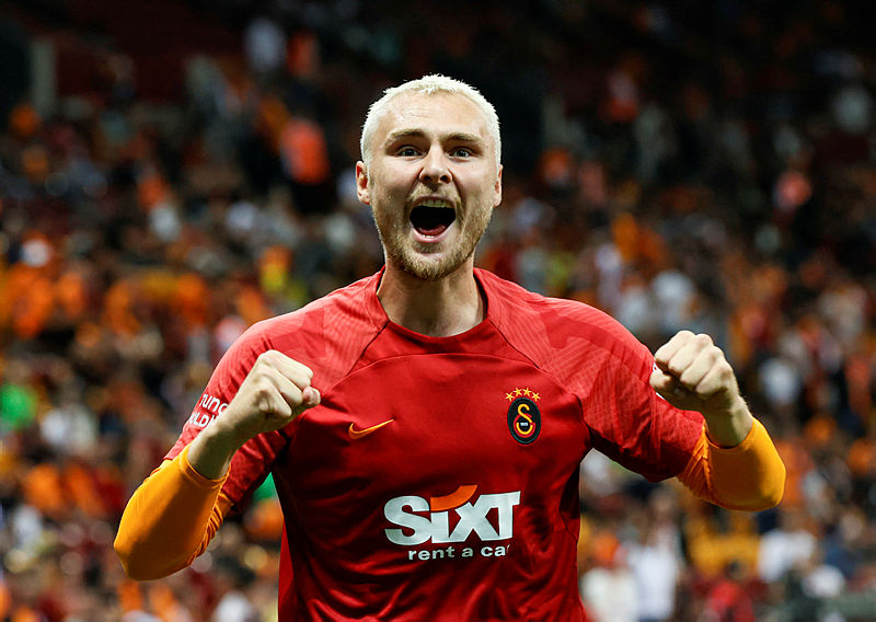 Victor Nelsson’dan Galatasaray taraftarlarına olay tepki! Yazıklar olsun